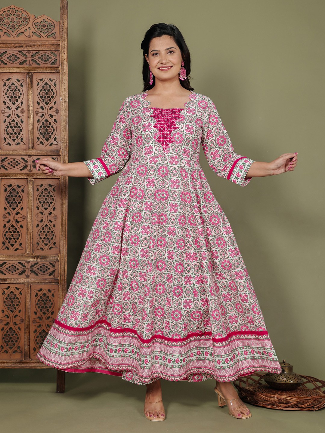 

Aramya Women Printed Panelled Pure Cotton Kurta with Trousers, Pink