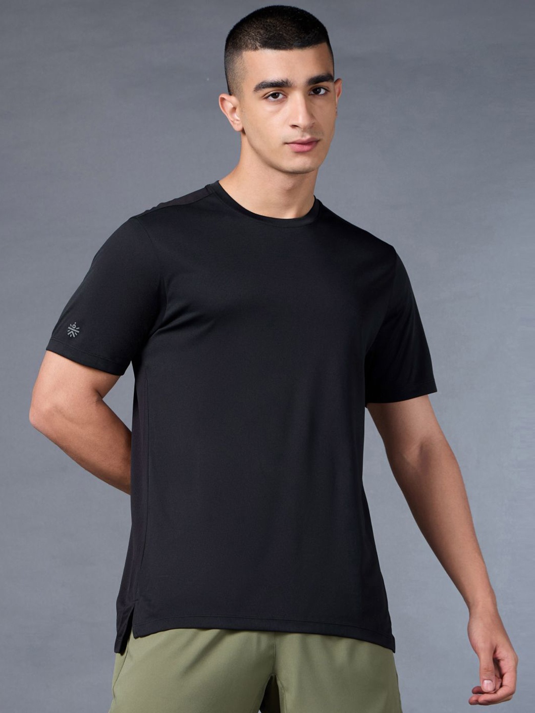 

CULT Men Runner's Black Essential Tshirt