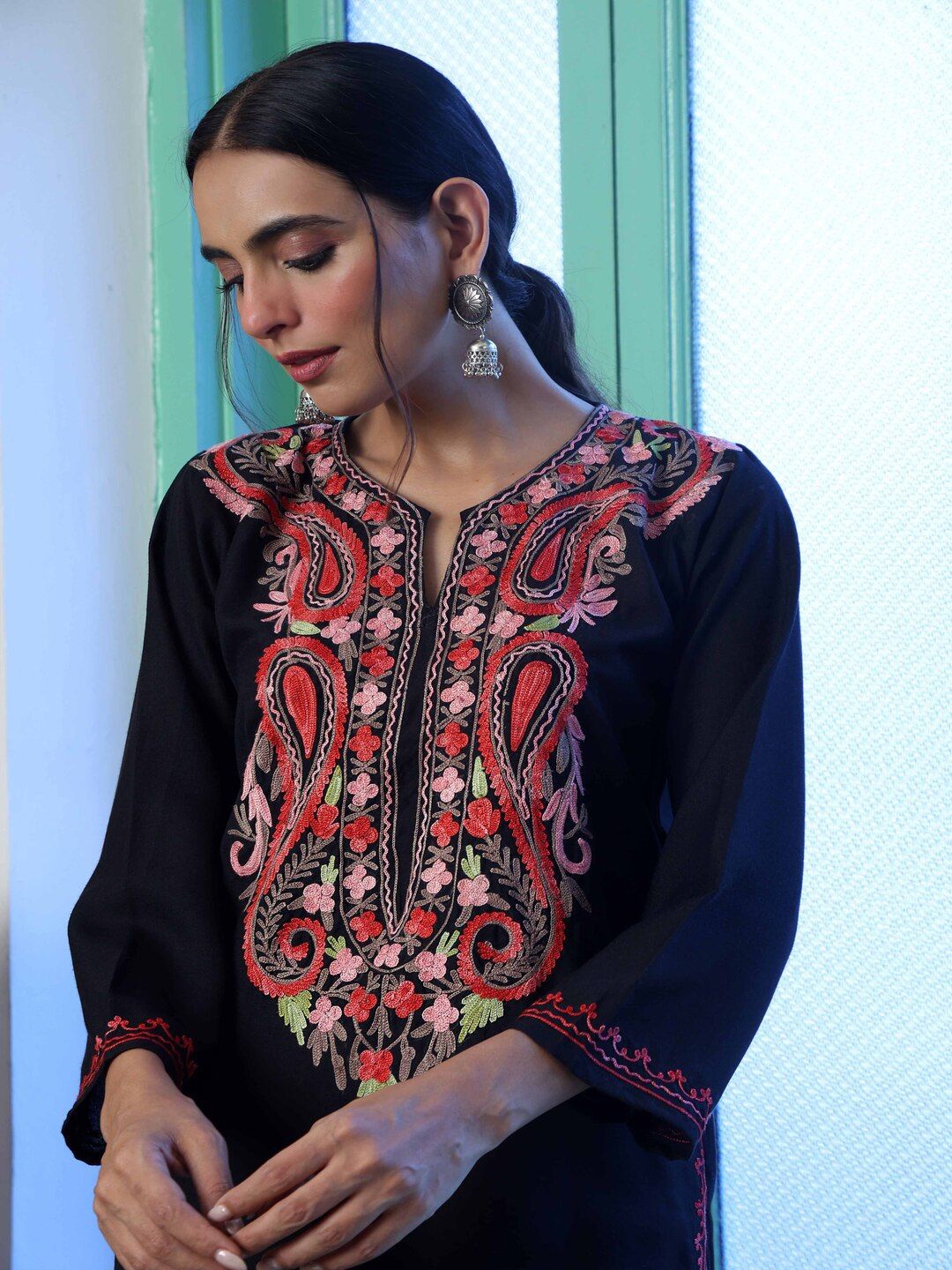 

House of Chikankari Women Paisley Embroidered Cotton Straight Kurta, Black