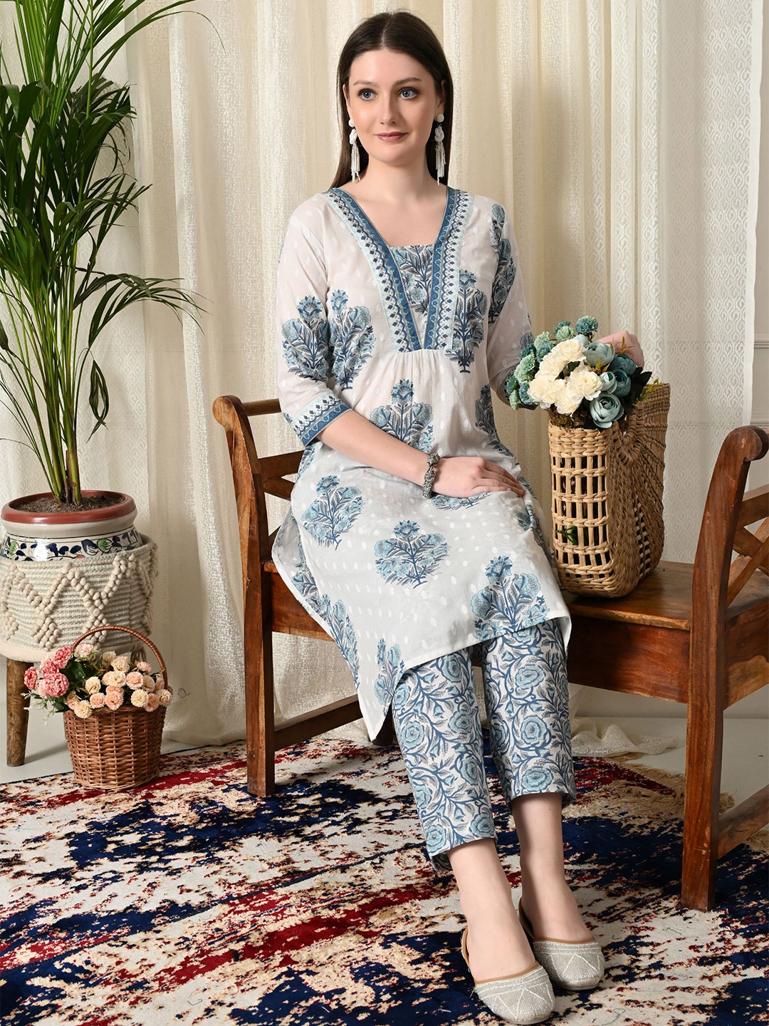 

Vaimiya Women Floral Printed Regular Pure Cotton Kurta with Trousers, Blue