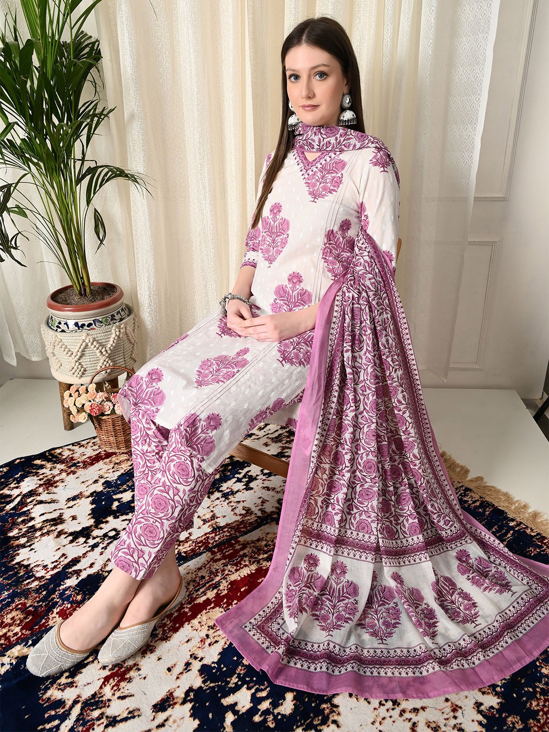 

Vaimiya Women Floral Printed Regular Pure Cotton Kurta with Trousers & With Dupatta, Pink