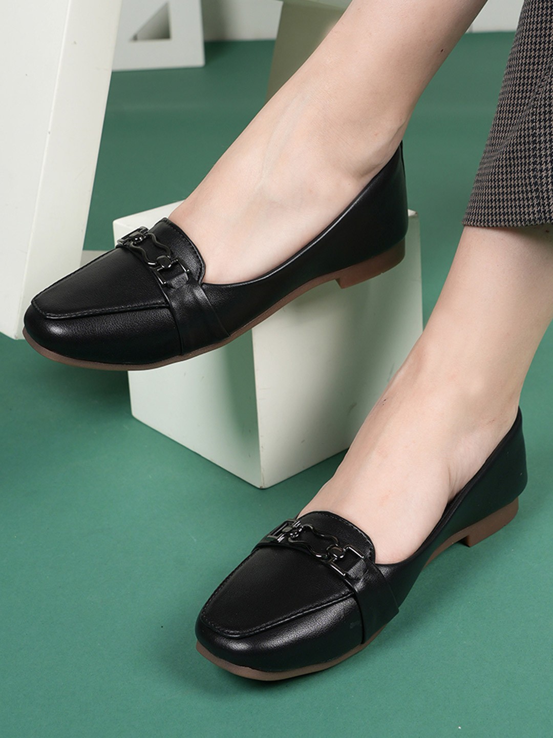 

Mast & Harbour Women Fashion with Buckles Flats, Black