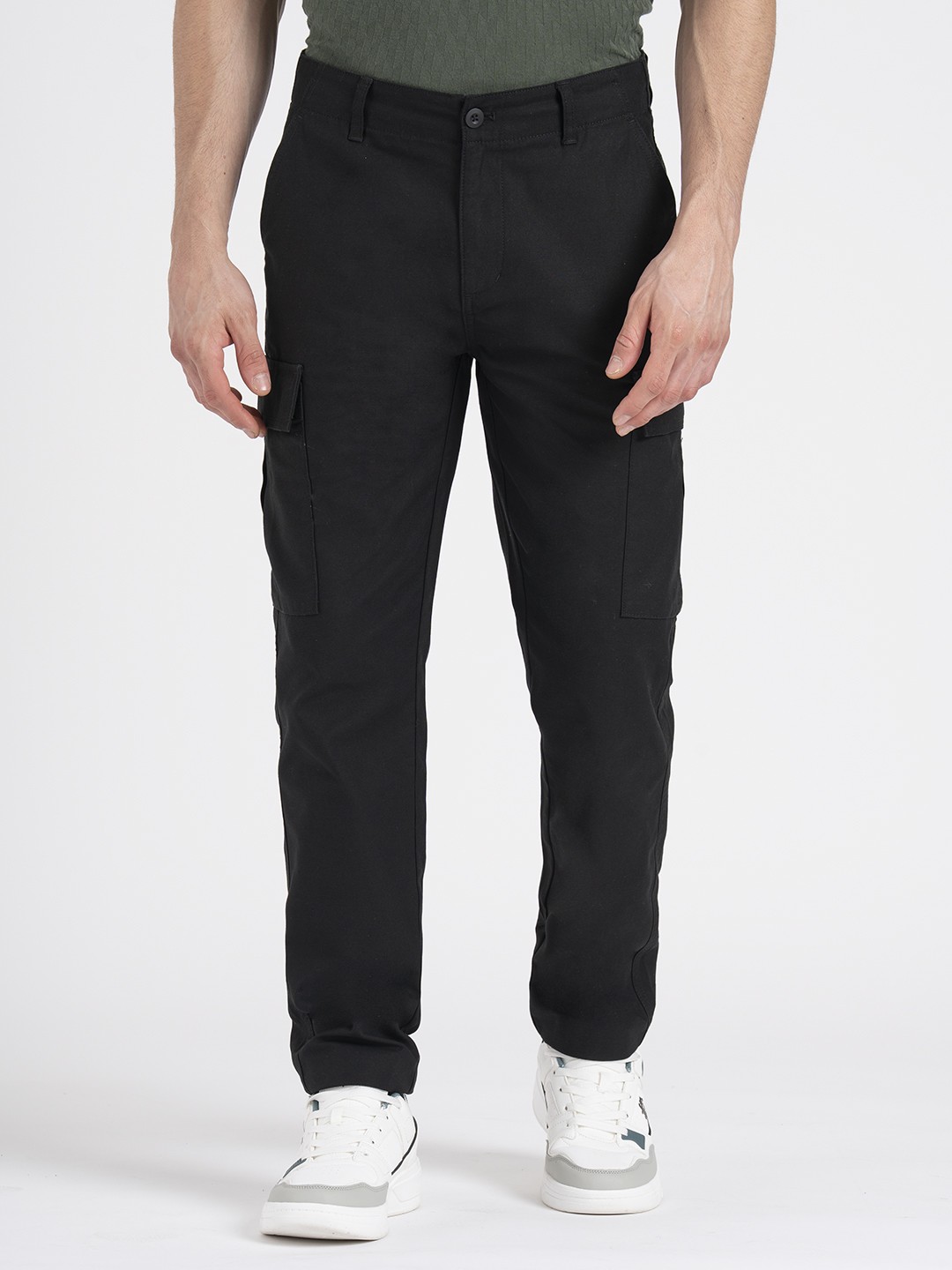 

Red Tape Men Relaxed Cargos Trousers, Black