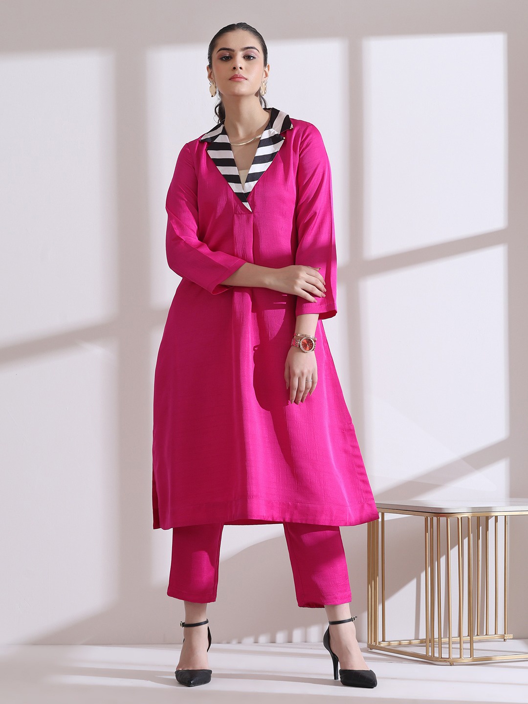 

Swtantra Women Regular Kurta with Trousers, Fuchsia