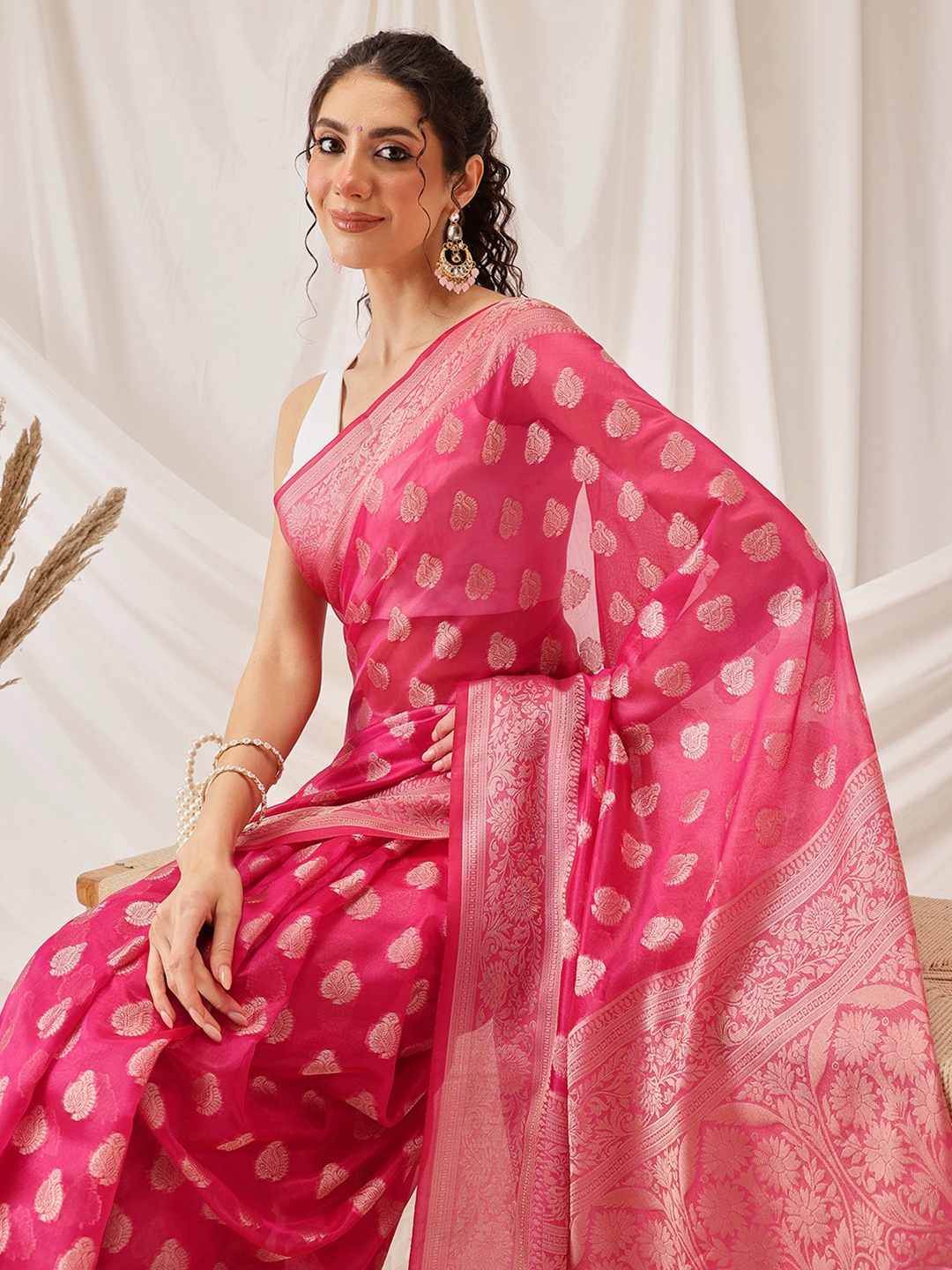 

DIVASTRI Soft Silk Organza Banarasi Saree with Small Floral Border, Pink