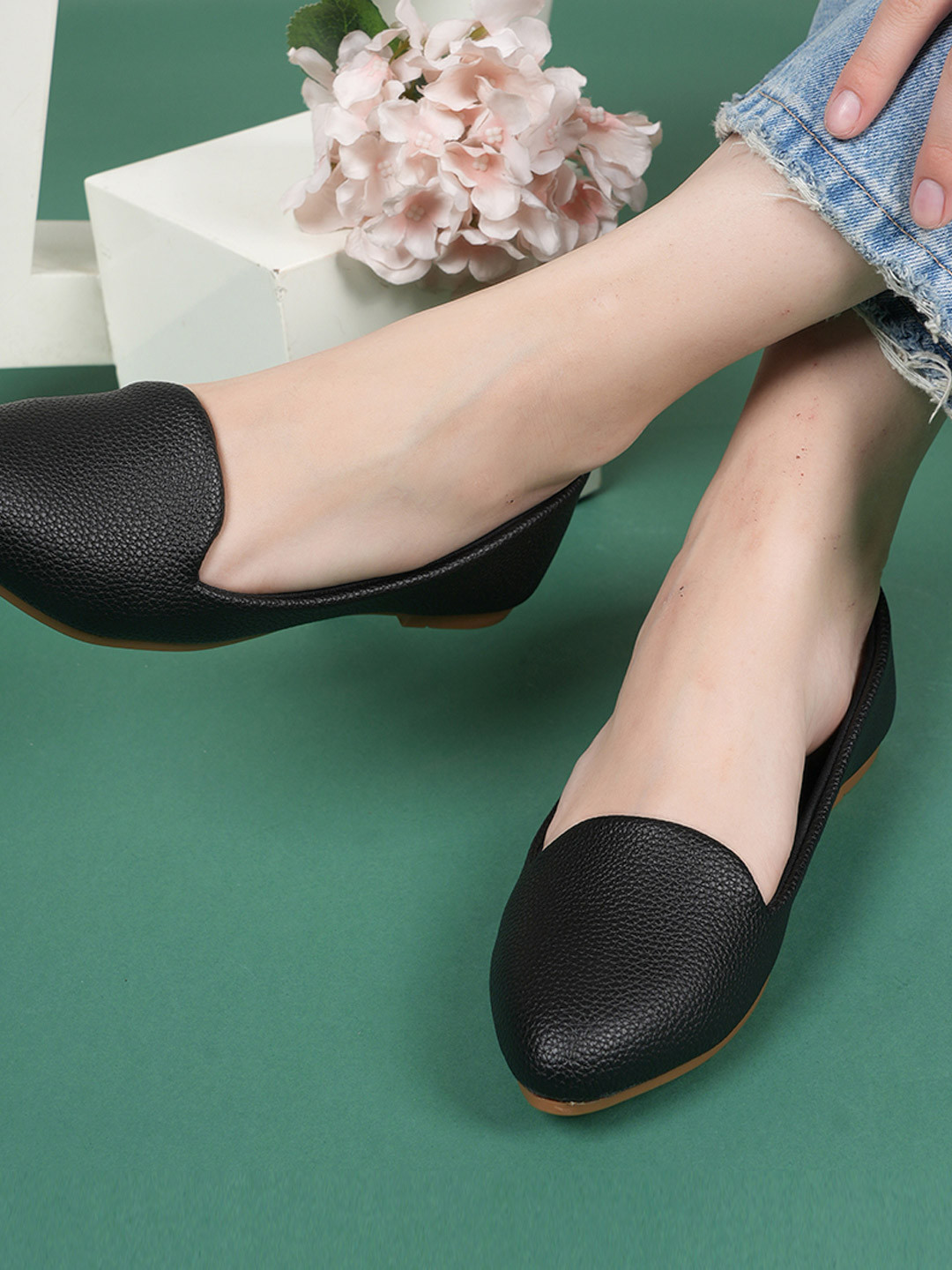 

DressBerry Women Embellished Fashion Flats, Black