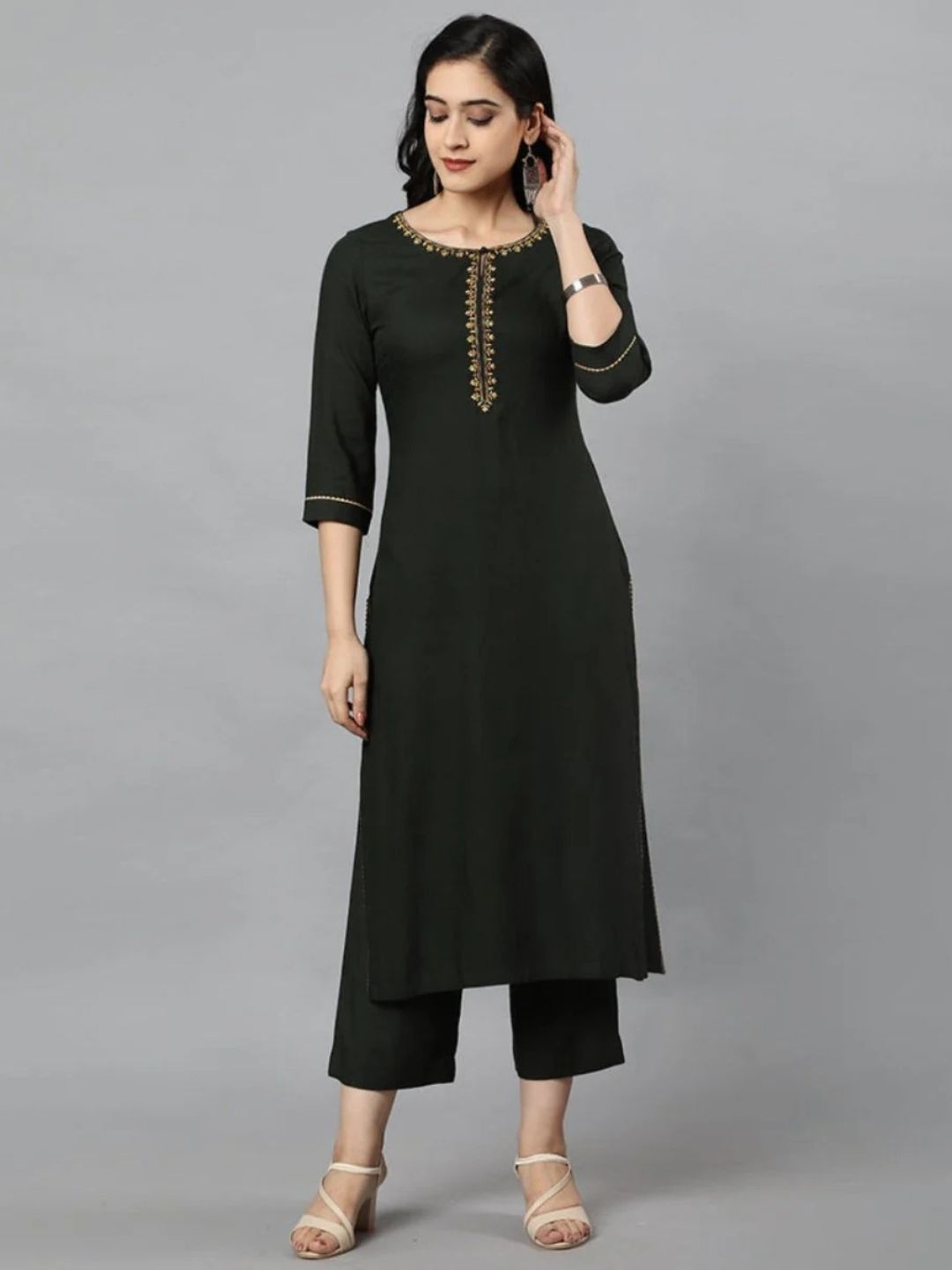 

Mera Rang Women Floral Embroidered Regular Kurta with Trousers, Green