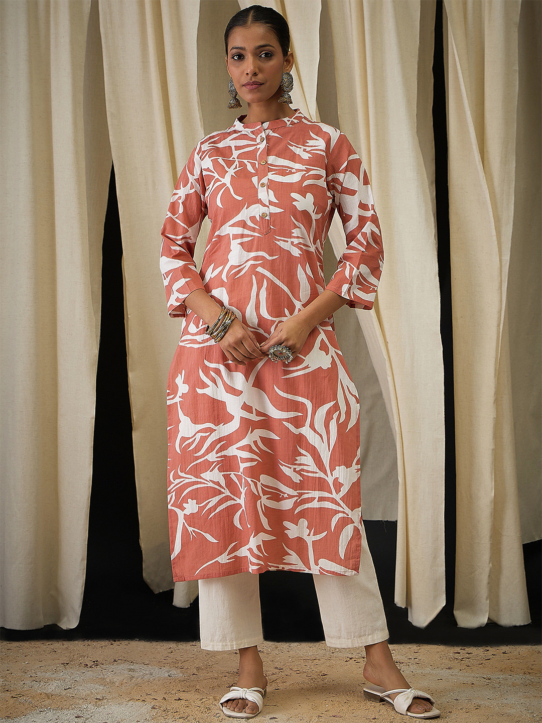 

Anouk Floral Printed Mandarin Collar Pure Cotton Straight Kurta, Pink