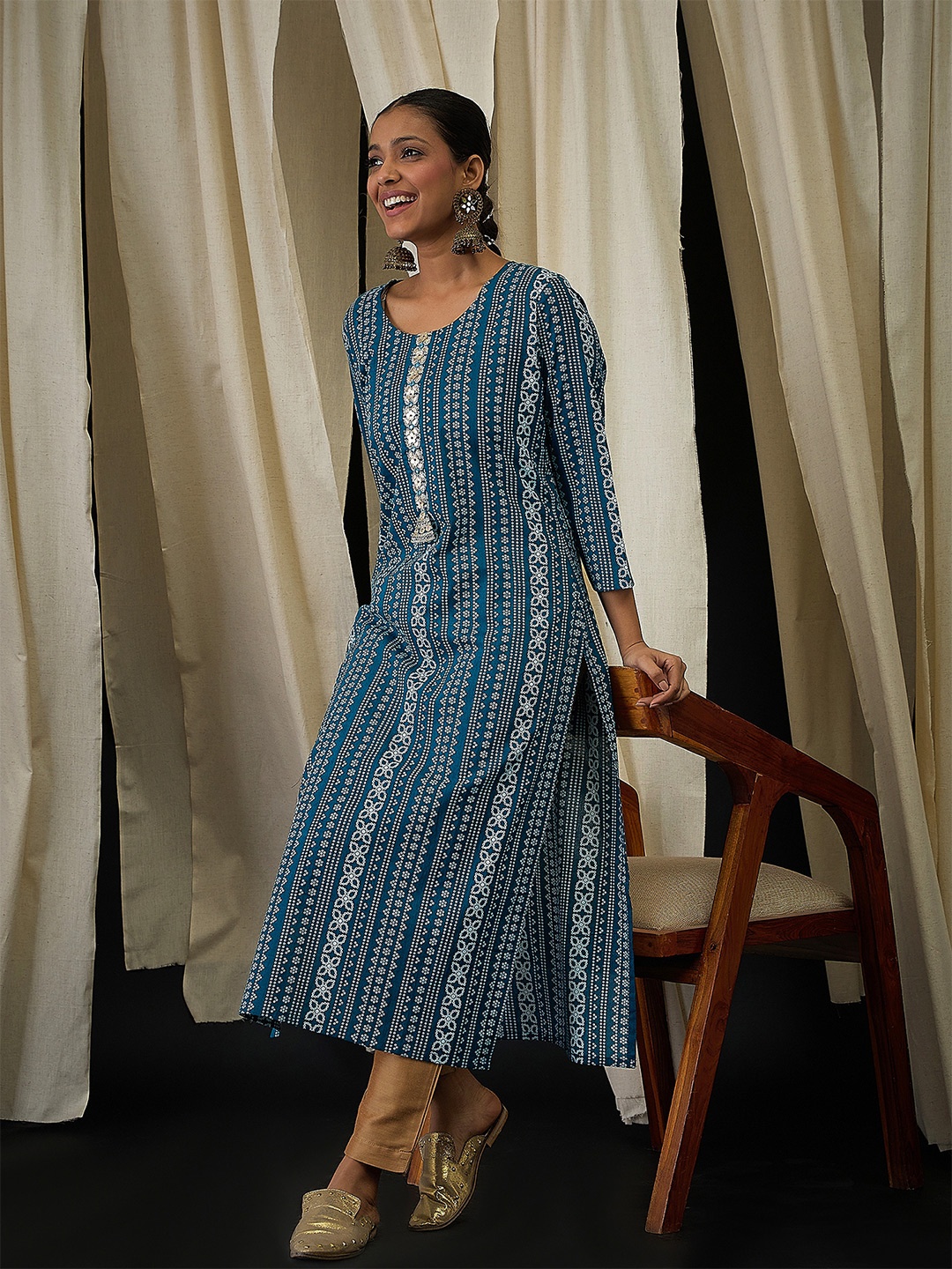 Anouk Floral Printed Round Neck Thread Work Pure Cotton Straight Kurta, Blue