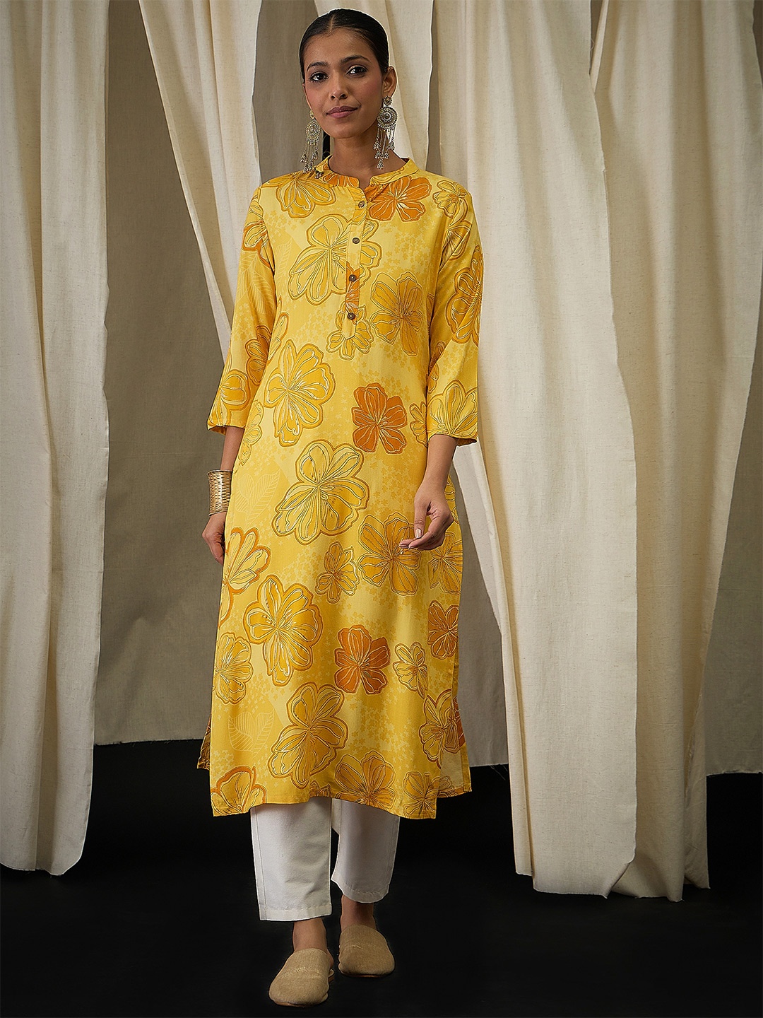 

Anouk Floral Printed Mandarin Collar Straight Kurta, Yellow