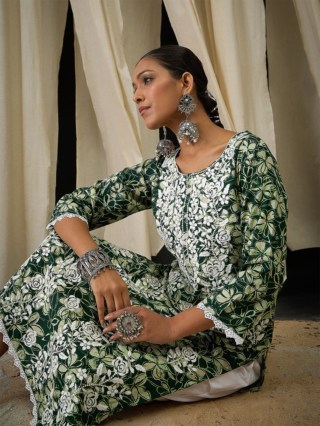 

Anouk Floral Embroidred Round Neck Pure Cotton Straight Kurta, Green