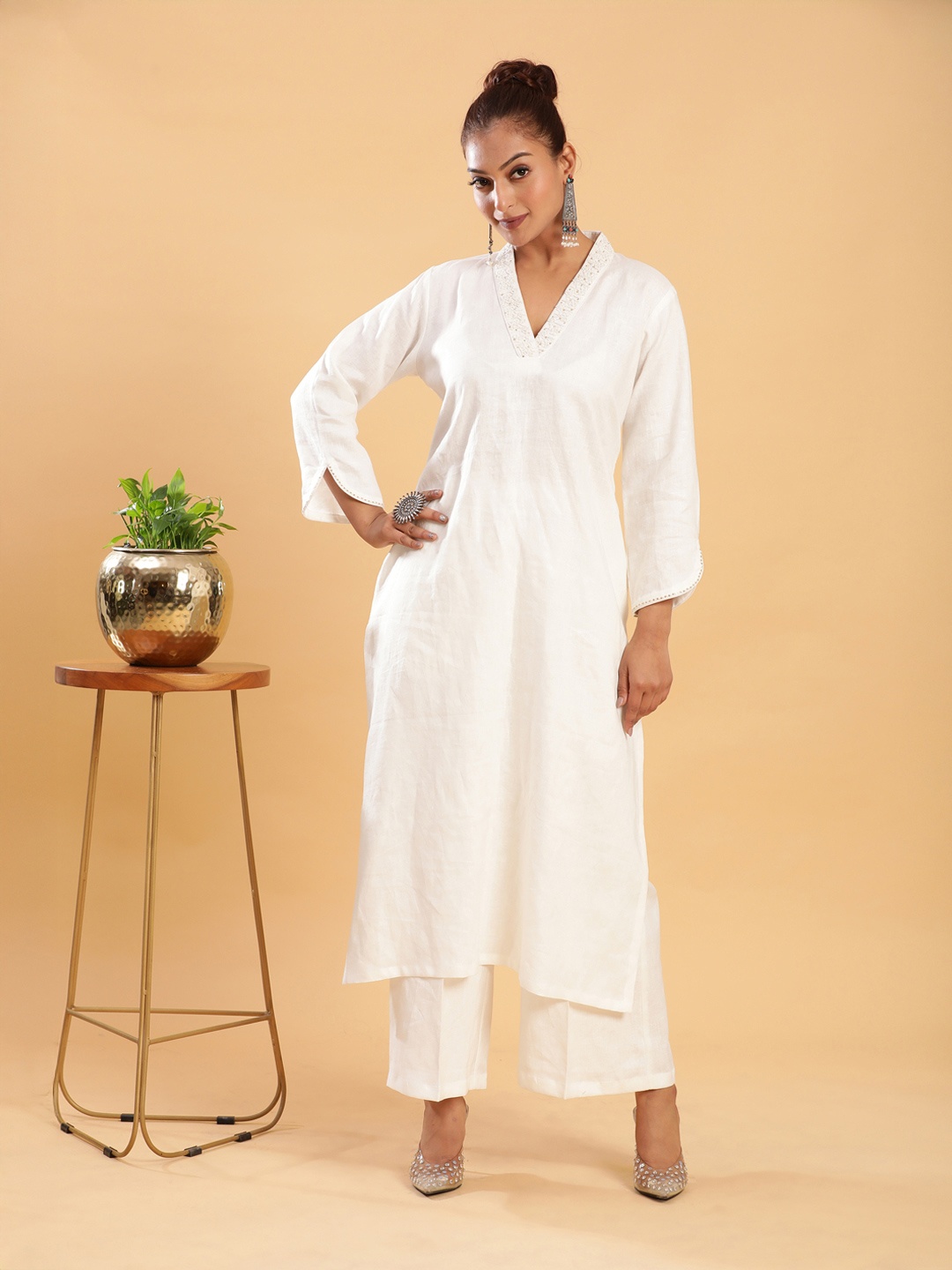 

BohoJazz Classic Signature Embroidered Kurta With Trousers, White