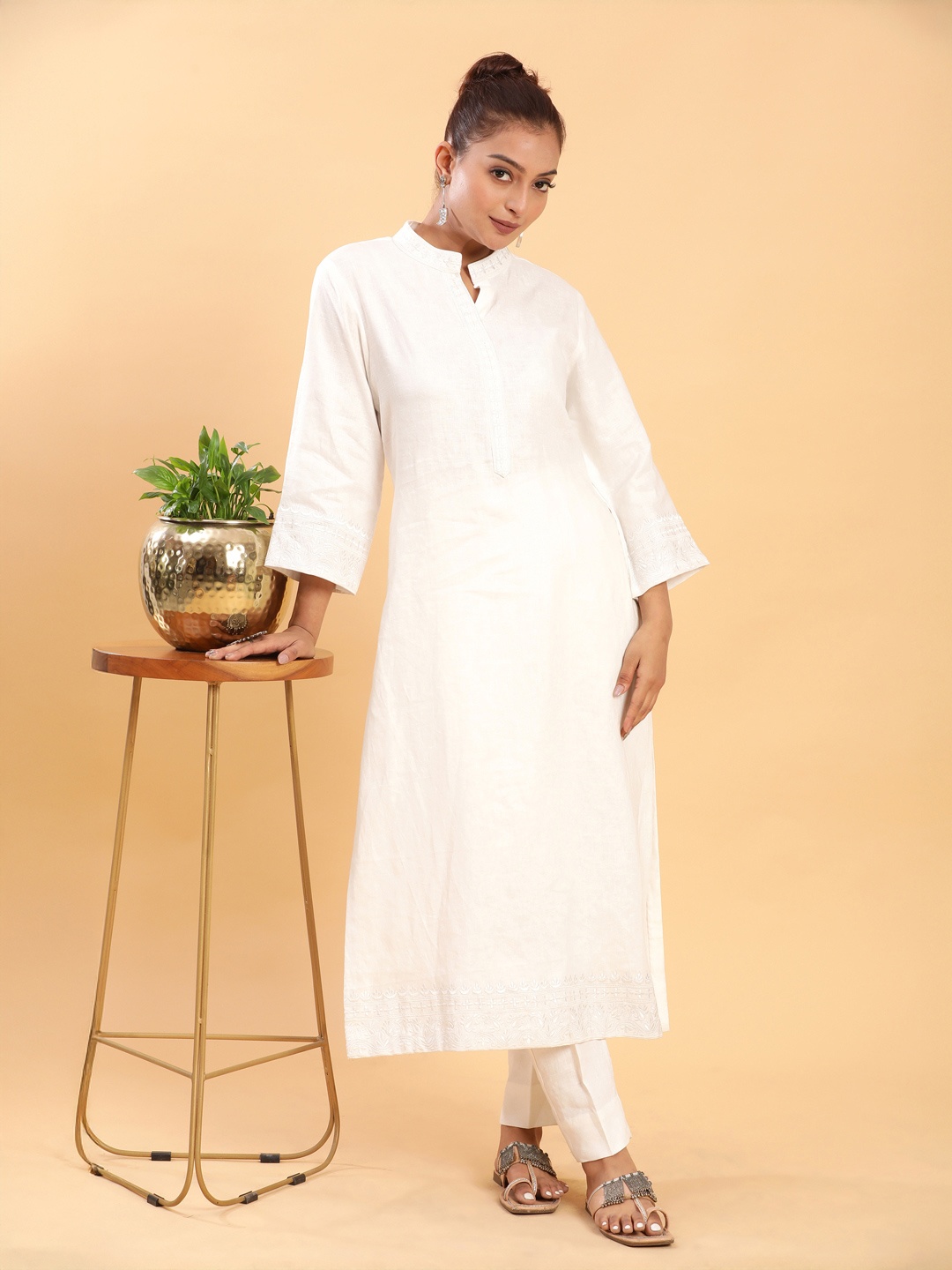 

BohoJazz Embroidered Straight Linen Kurta & Pants, White