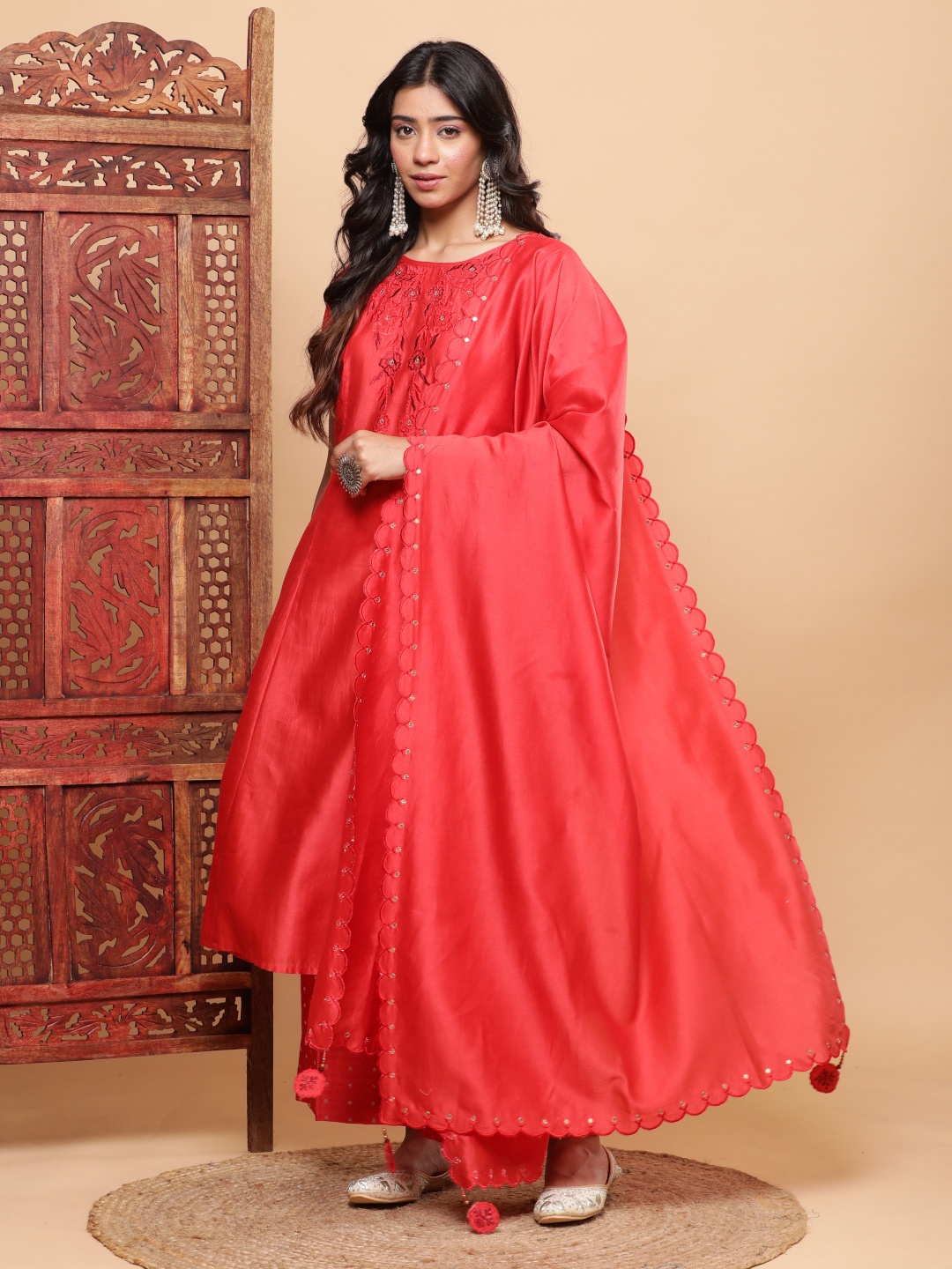 

BohoJazz Nazm Embroidered Kimono Sleeves A Line Kurta with Banarasi Pants and Dupatta, Red