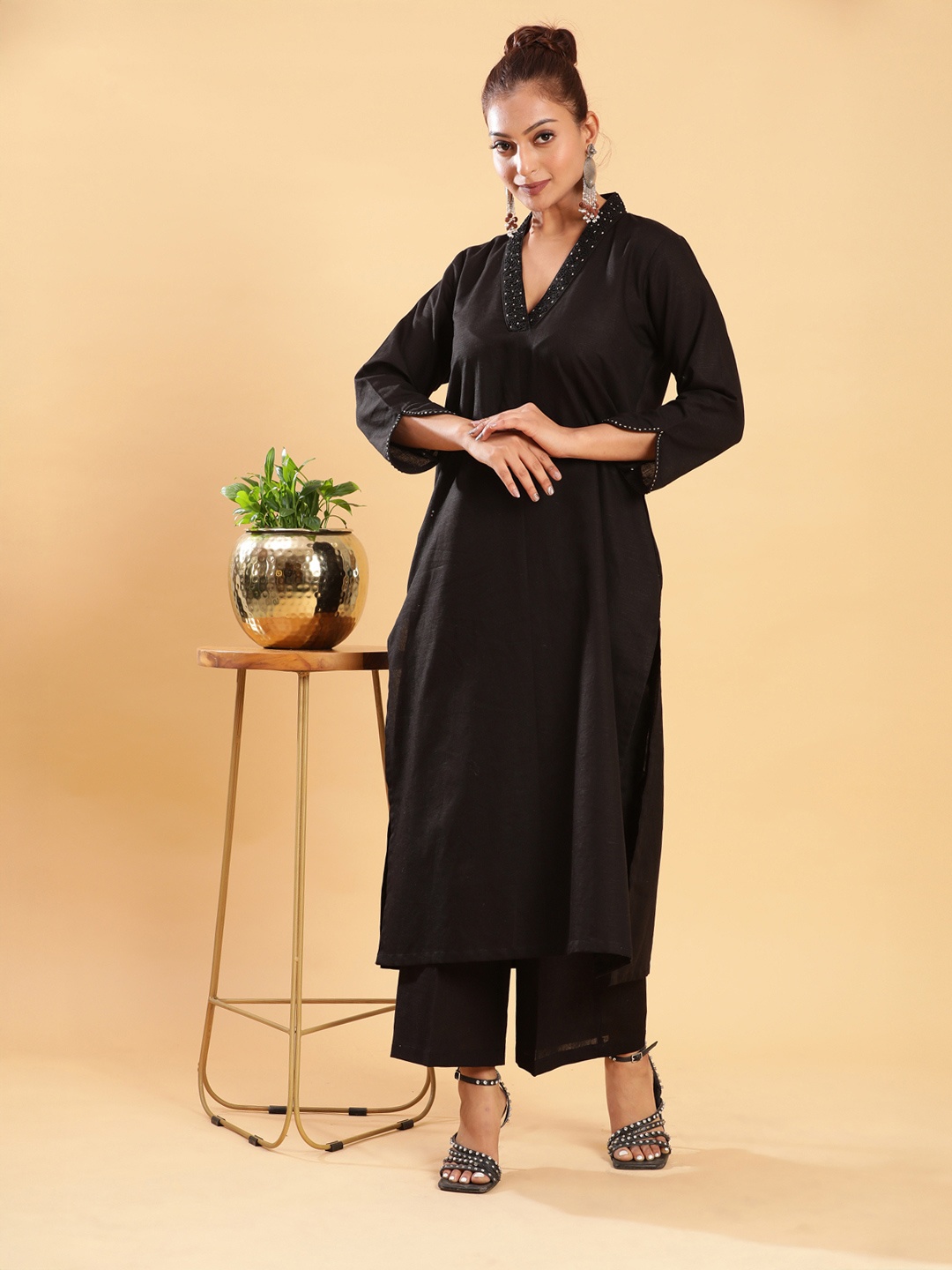 

BohoJazz Classic Signature Embroidered Kurta With Trousers, Black
