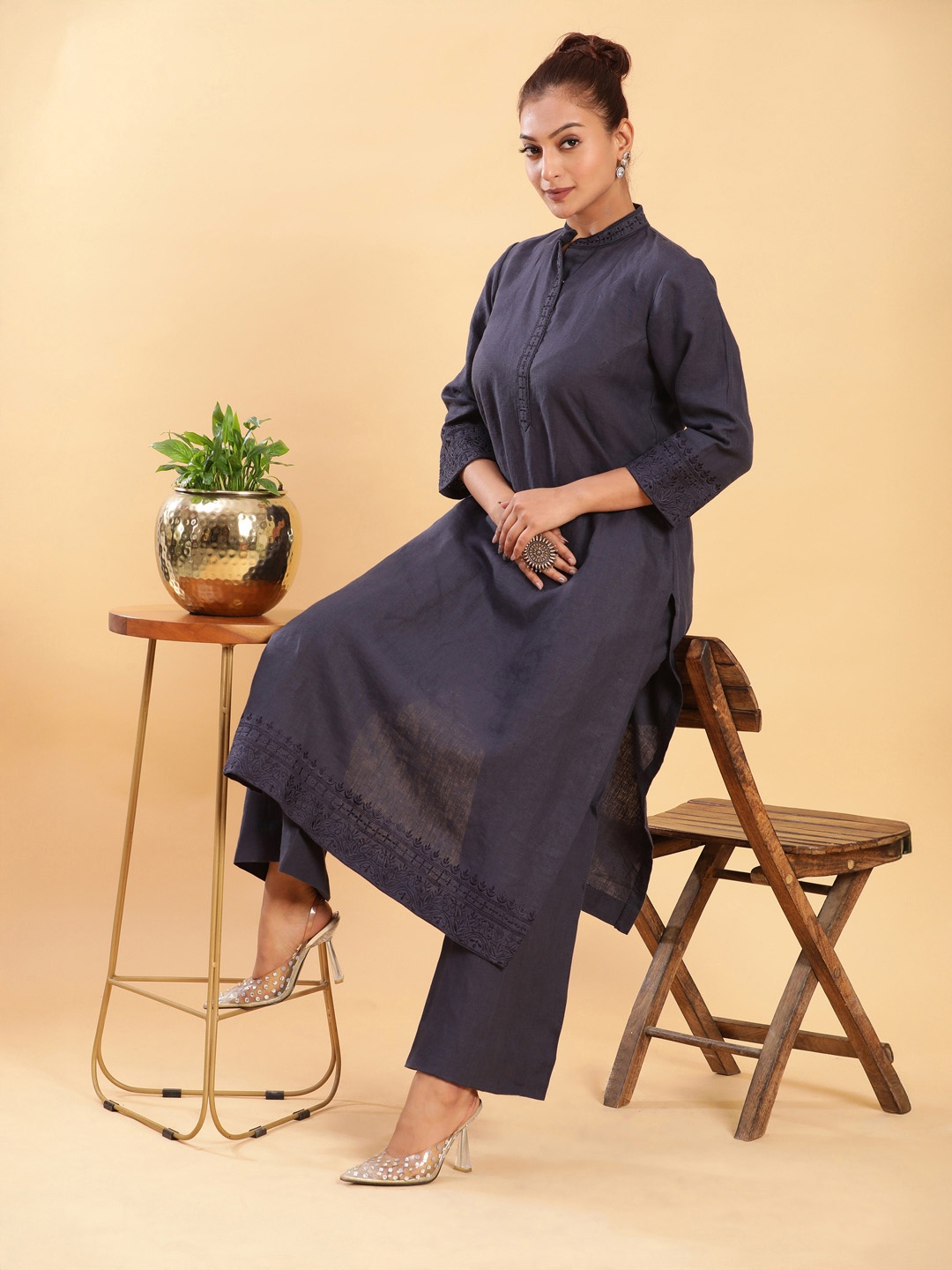 

BohoJazz Embroidered Linen Kurta With Trousers, Navy blue