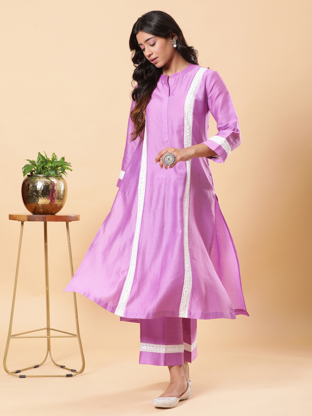 

BohoJazz Lucknowi Handwork with Sequin Chanderi Kurta & Pant, Purple