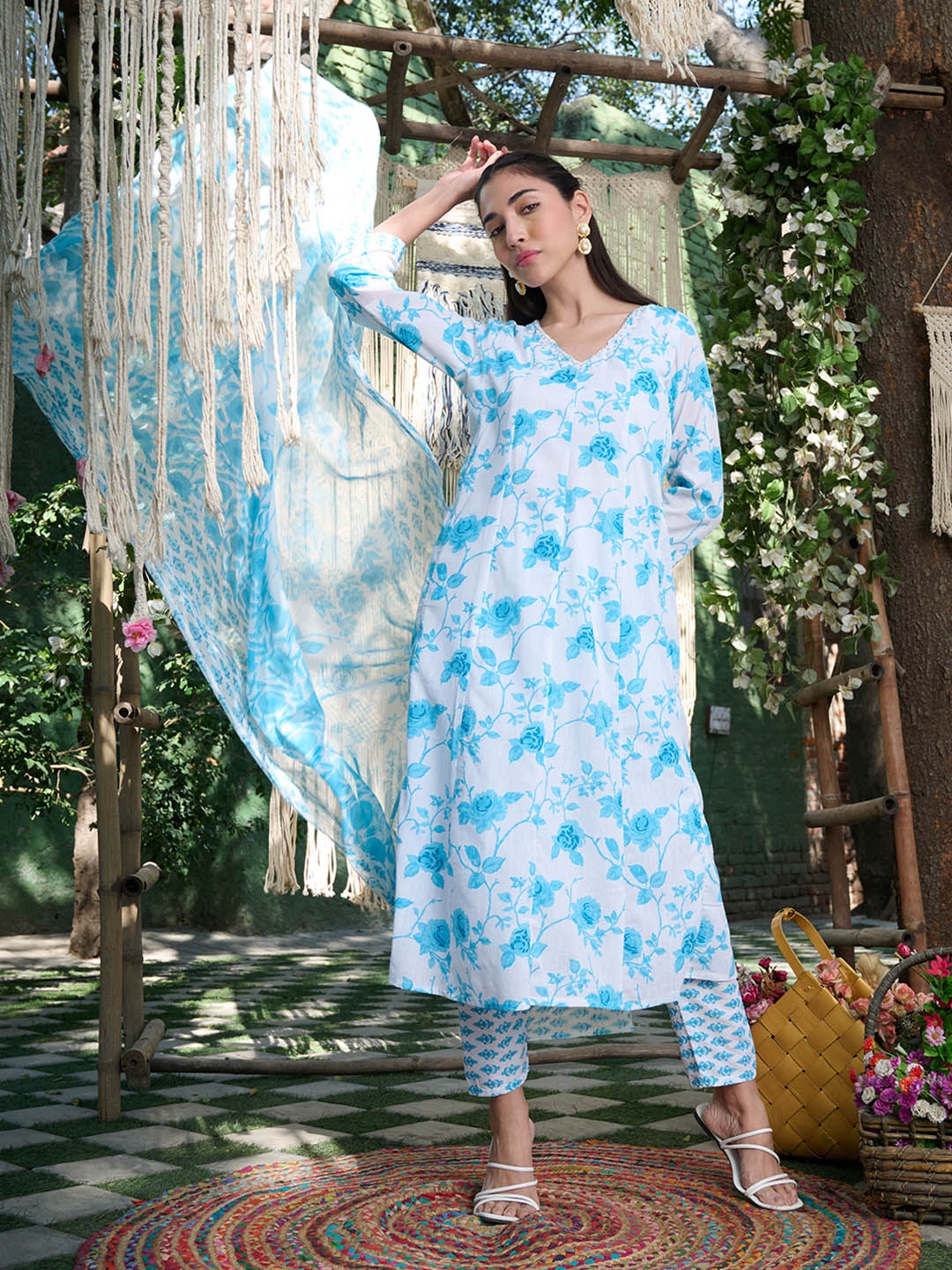 

Stylum Women Floral Printed Empire Beads and Stones Pure Cotton Kurta with Trousers & With Dupatta, Turquoise blue