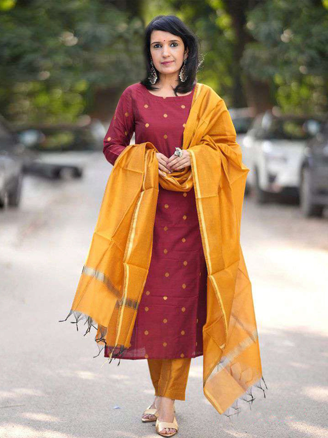 

GoSriKi Women Regular Kurta with Trousers & With Dupatta, Maroon