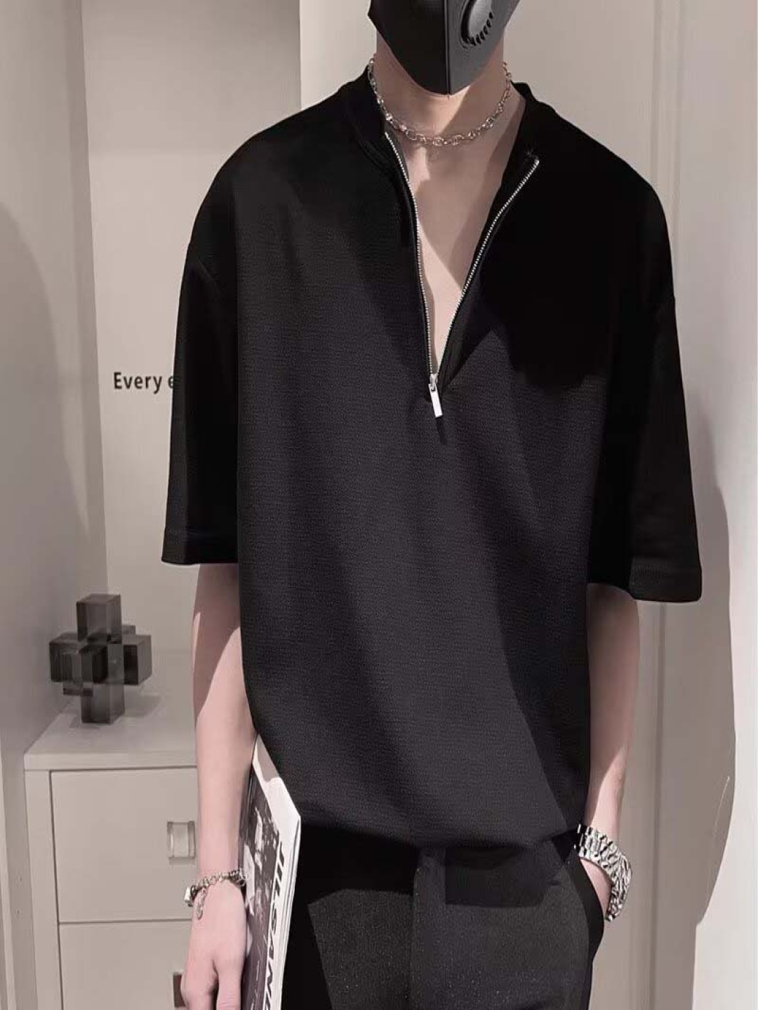 

StyleCast Men High Neck Drop-Shoulder Sleeves T-shirt, Black