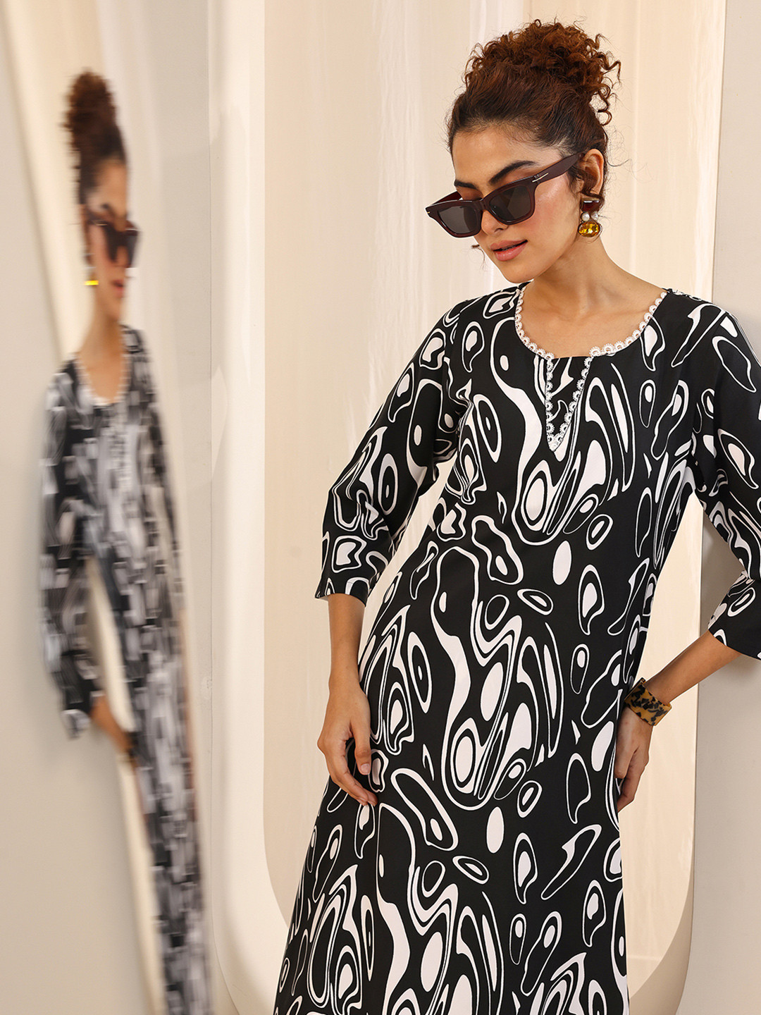 

Libas Women Printed Regular Kurta with Trousers, Black