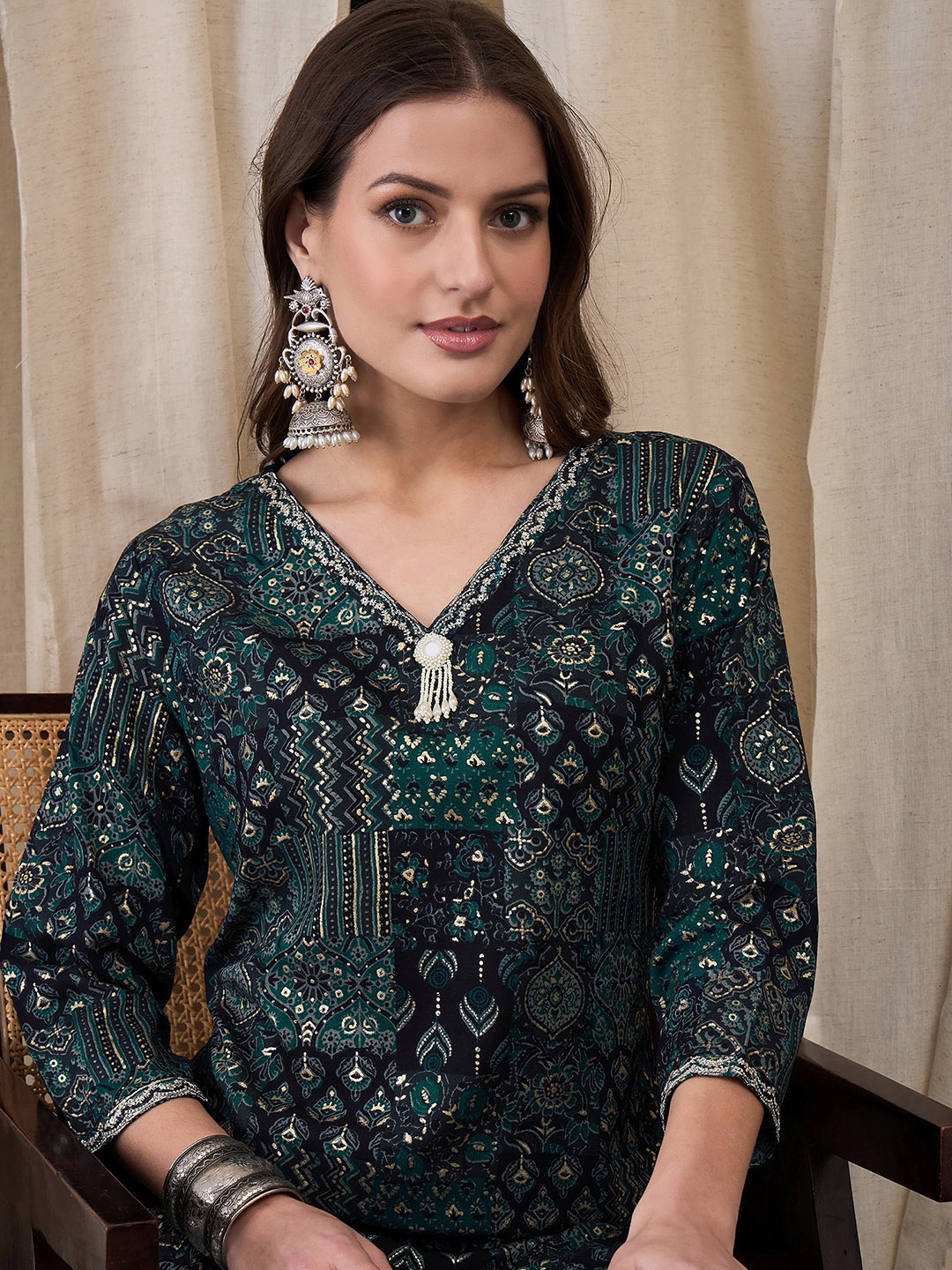 

Anouk Floral Printed V-Neck Beads and Stones Straight Kurta, Teal
