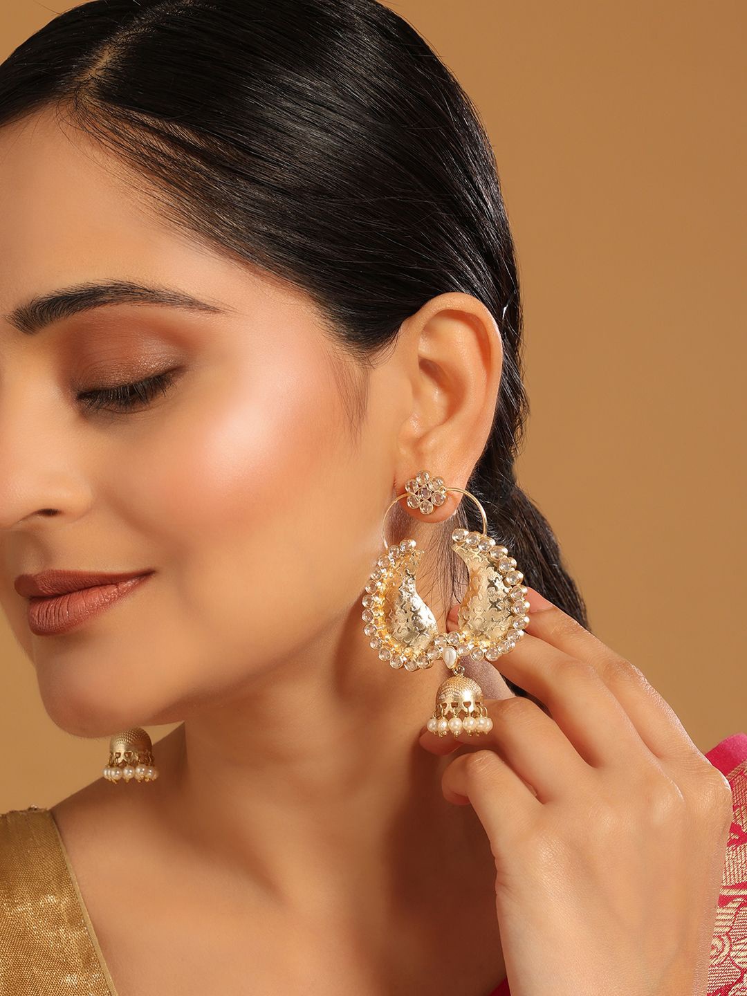 

Yinara 22K Gold Plated Kundan Studded Contemporary Jhumkas