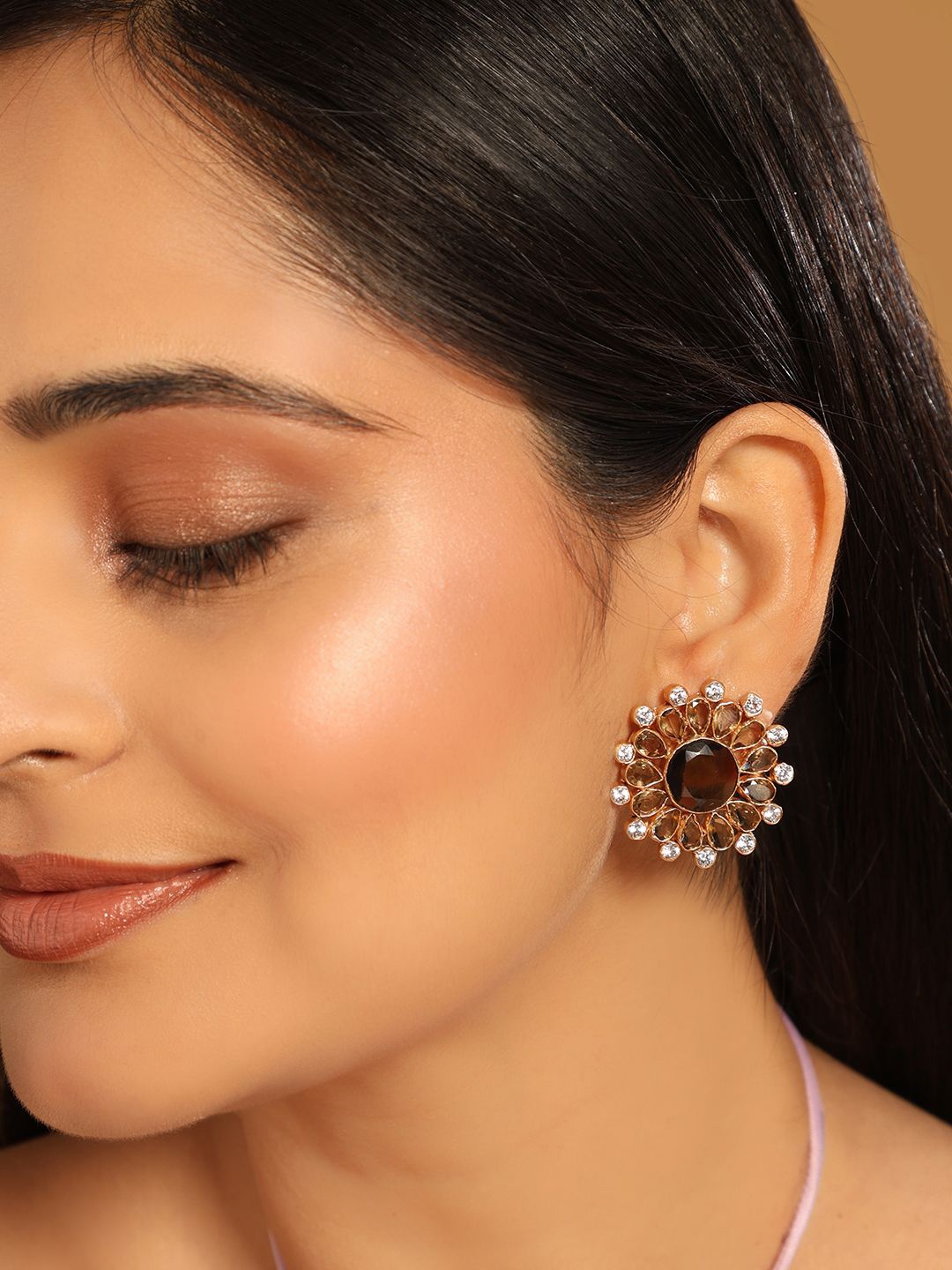 

Yinara 22K Gold Plated Kundan Stone Studded Contemporary Shaped Studs