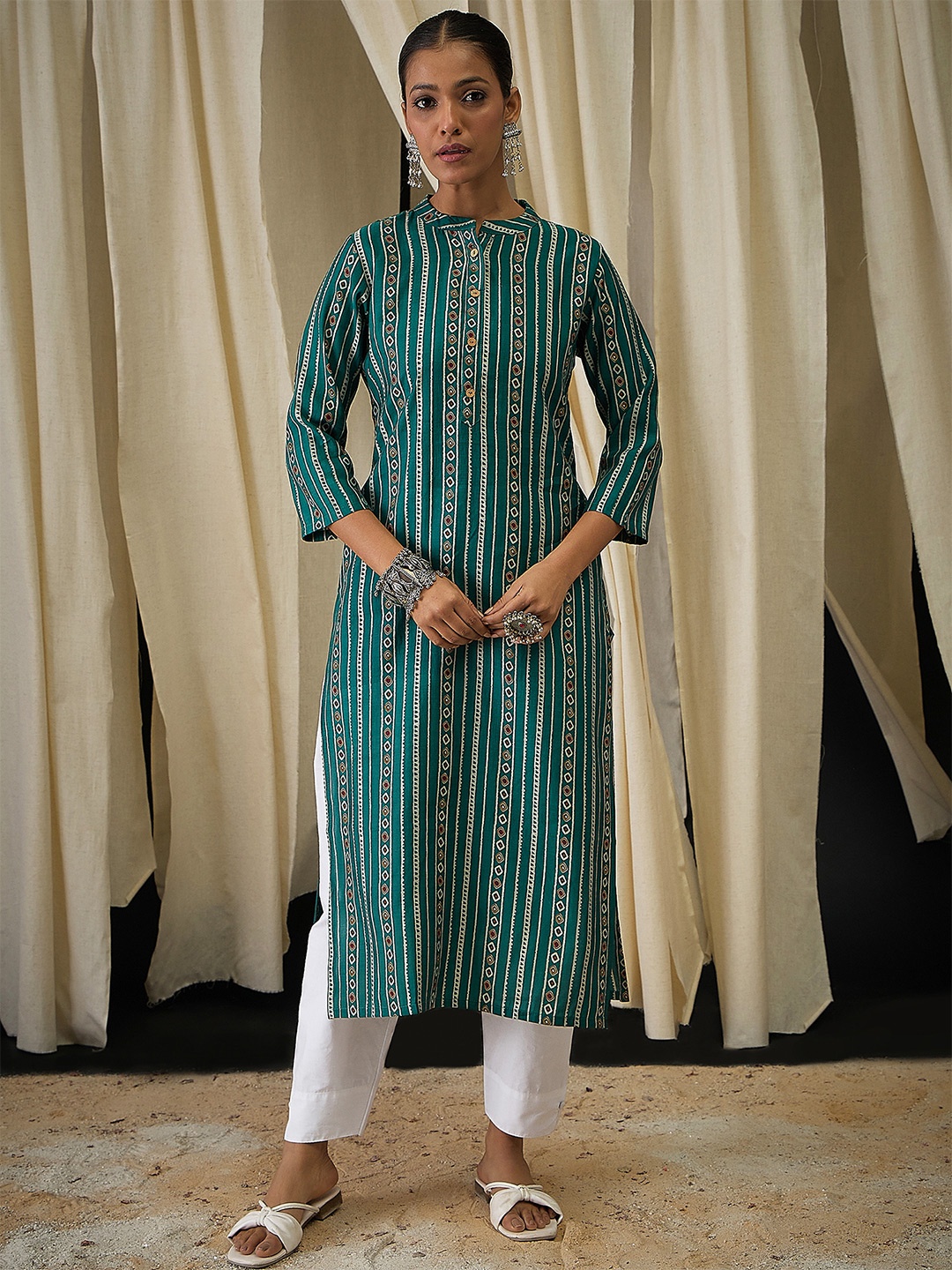 

Anouk Floral Printed Mandarin Collar Chanderi Cotton Straight Kurta, Green