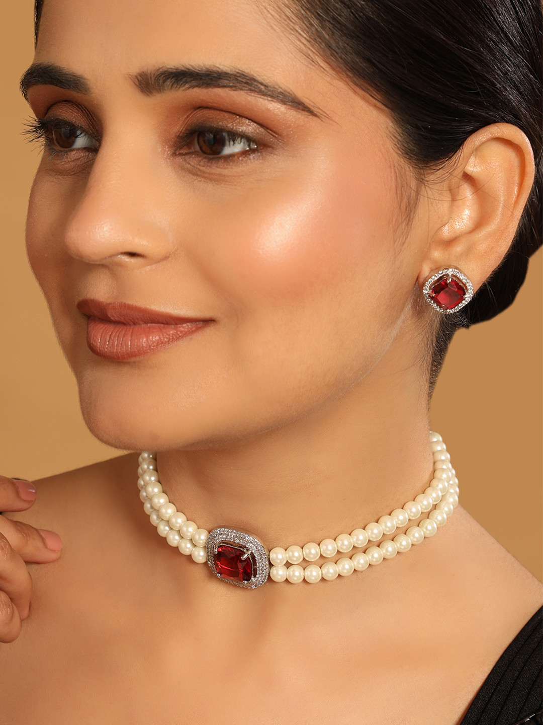 

Yinara Artificial Stones Studded And Pearls Jewellery Set, Silver