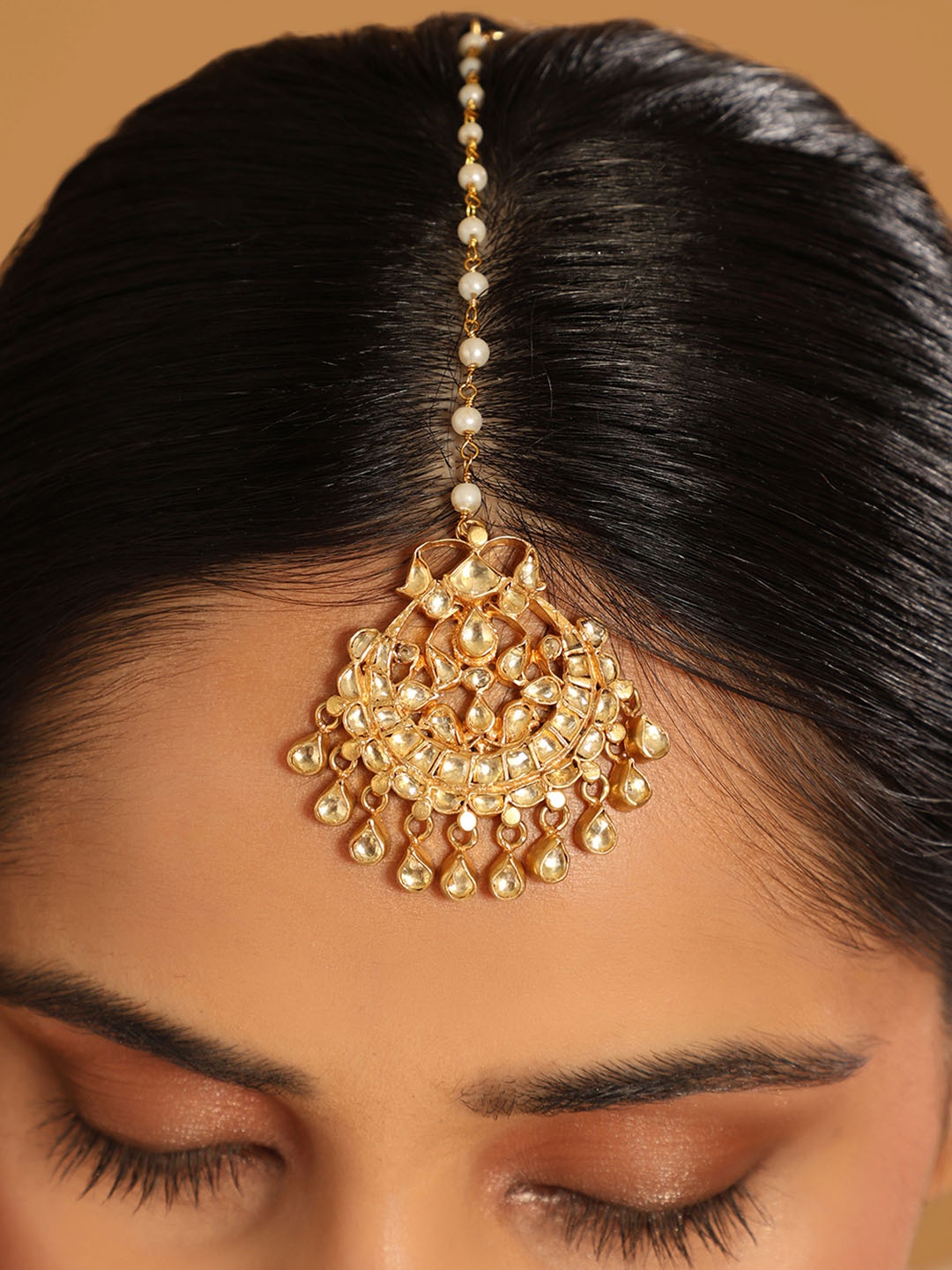 

Yinara Gold-Plated Kundan Studded Maang Tikka Head Jewellery