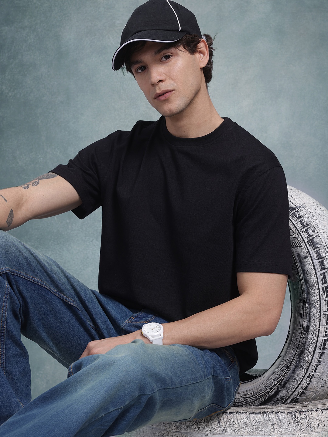 

Roadster Men Solid T-shirt, Black