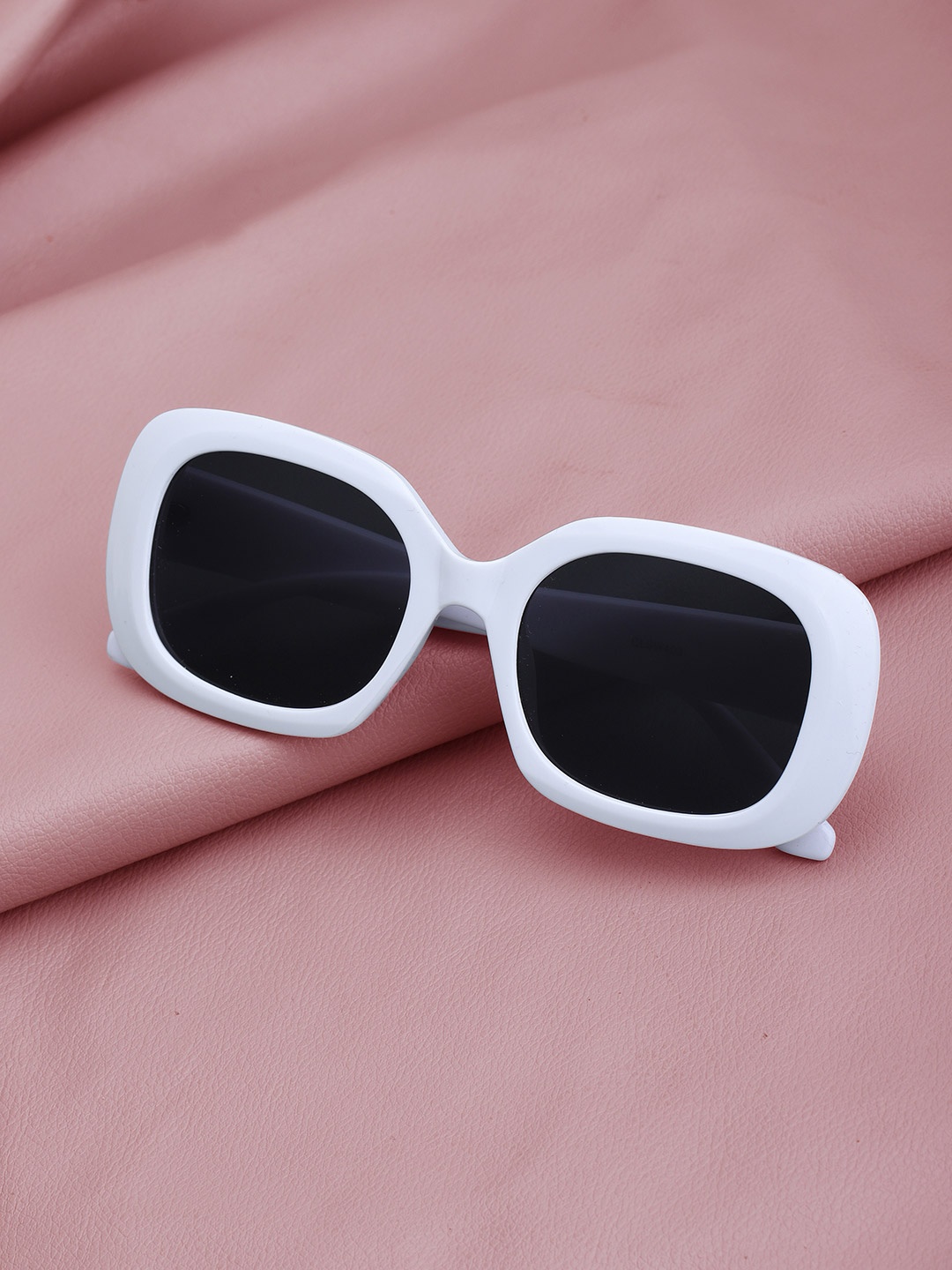 

Carlton London Women Rectangle Sunglasses with UV Protected Lens, White
