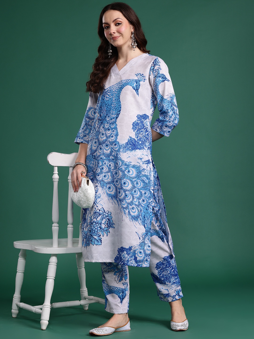 

Indo Era Floral Printed Regular Kurta with Trousers, Blue