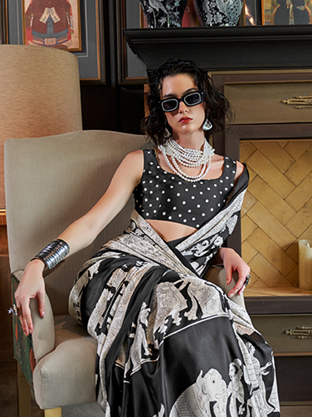 

Ishin Satin Saree, Black