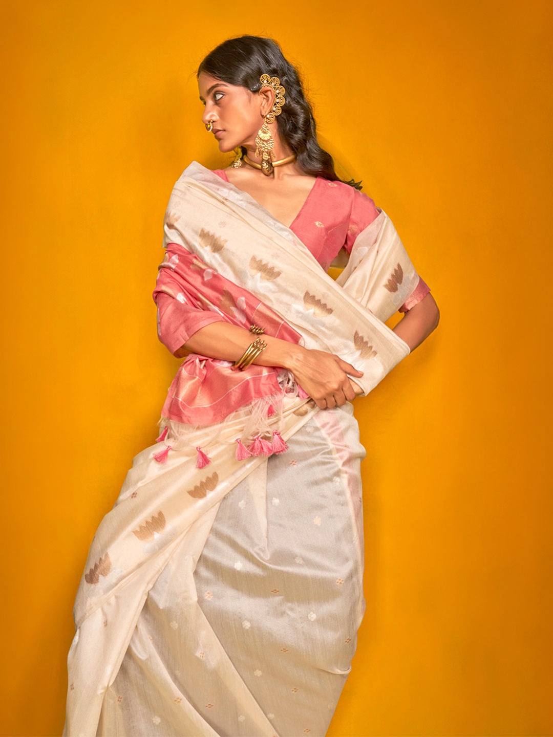

Ishin Floral Silk Blend Saree, White