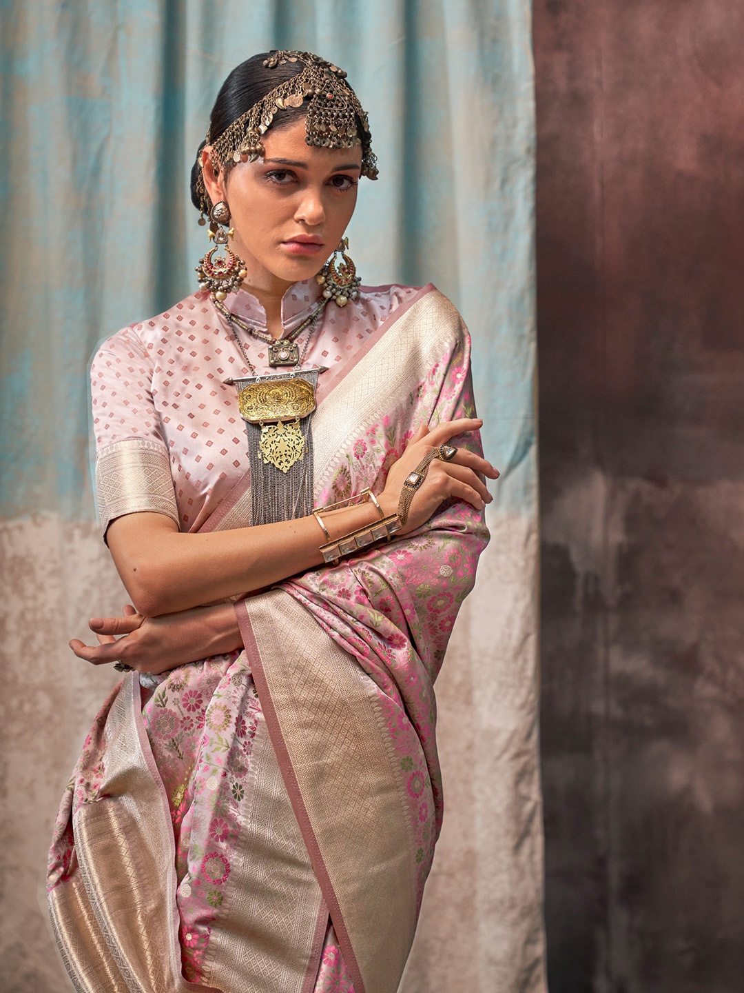 

Ishin Woven Design Zari Satin Saree, Pink