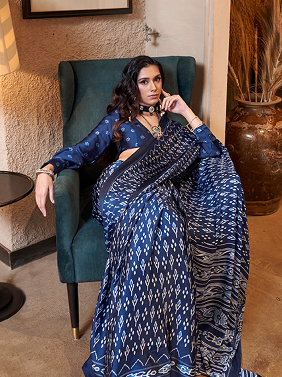

Ishin Ethnic Motifs Satin Saree, Blue