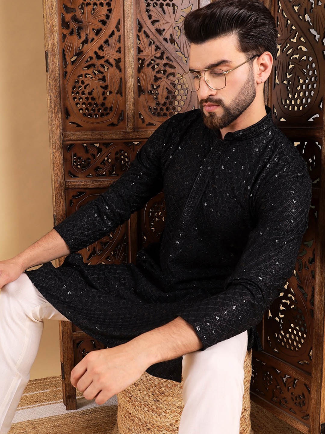 

House of Pataudi Floral Embroidered Mandarin Collar Sequinned Straight Kurta, Black