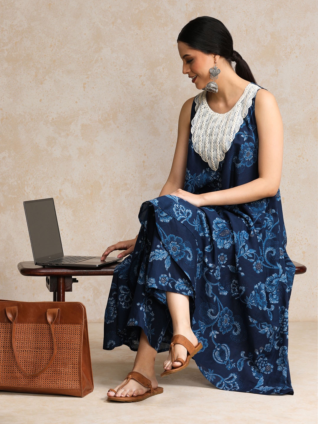 

Varanga Women Floral Printed Regular Pure Cotton Kurta with Trousers, Blue