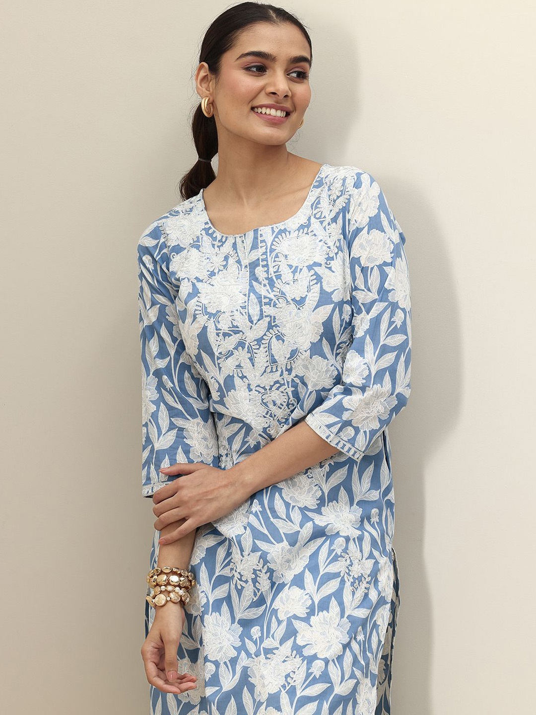 

Libas Floral Printed Round Neck Thread Work Pure Cotton Straight Kurta, Blue