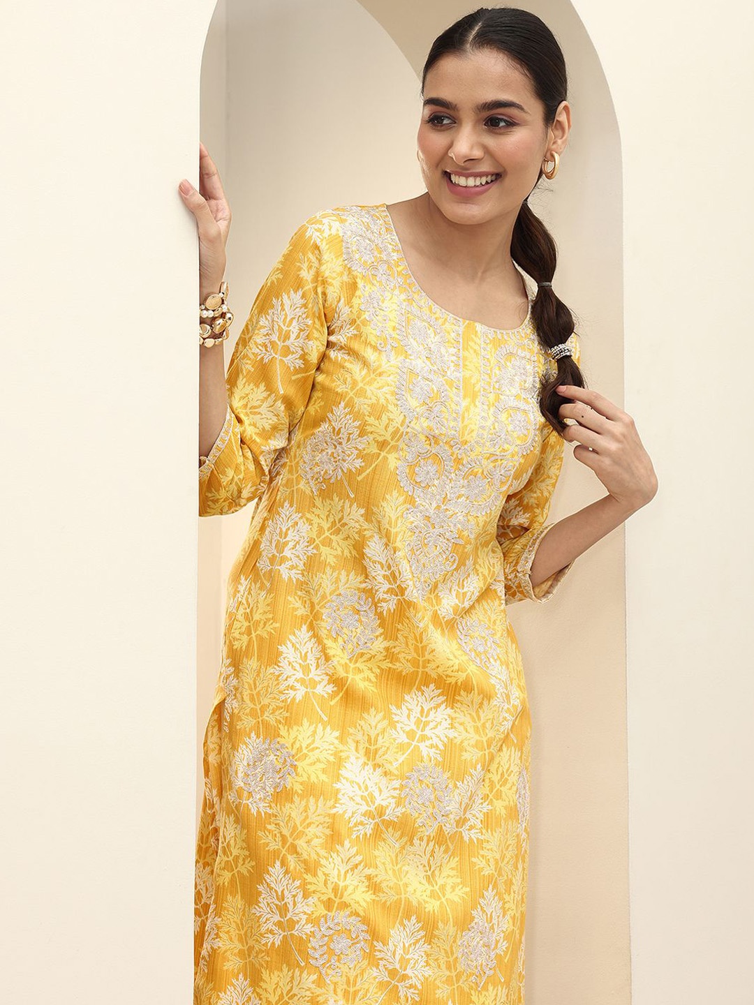 

Libas Floral Printed Round Neck Thread Work Pure Cotton Straight Kurta, Yellow