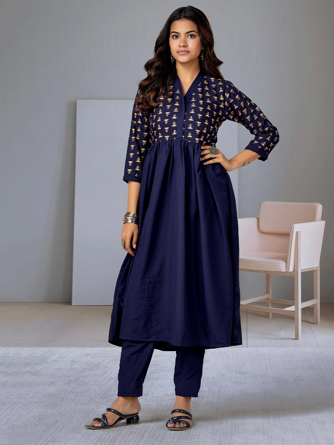 

Anouk Rustic Women Floral Printed Pleated Kurta with Trousers, Navy blue