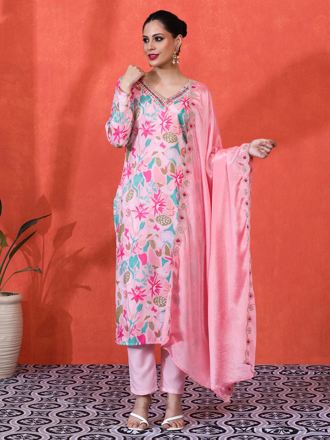 

Sangria Women Printed Straight Kurta With Trousers & Dupatta, Pink