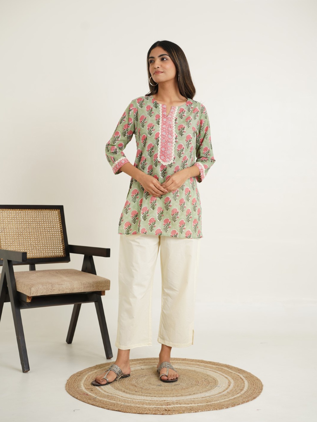 

GOODHAND Floral Printed Pure Cotton Kurti, Green