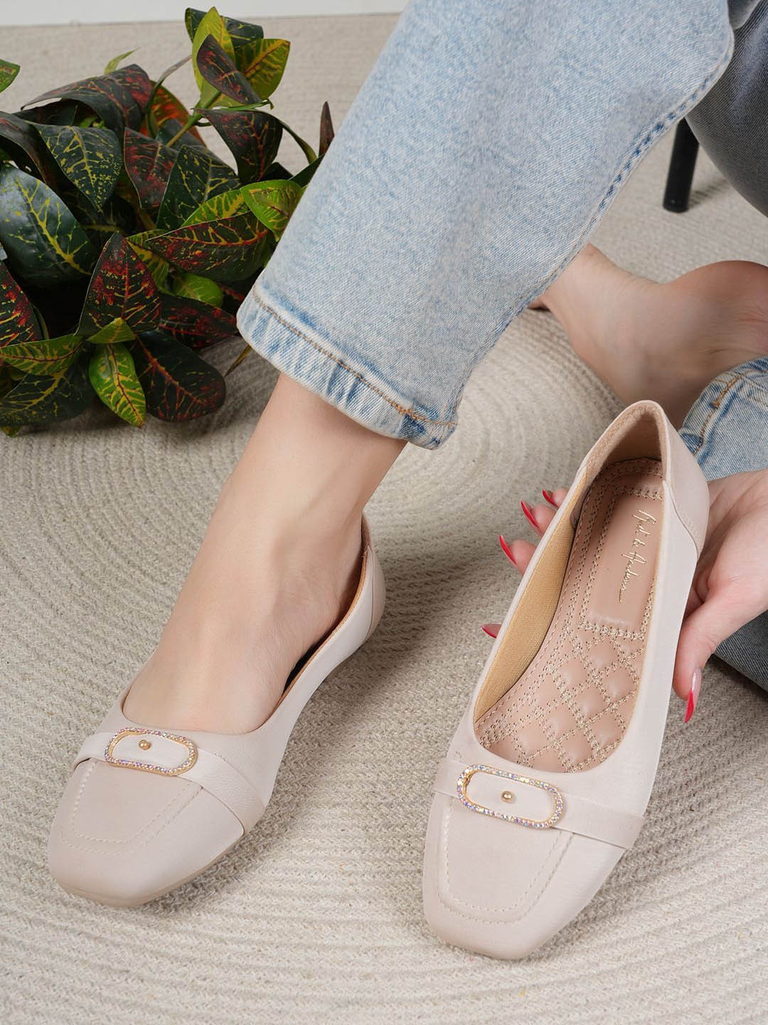 

Mast & Harbour Women Party Mojaris, Cream