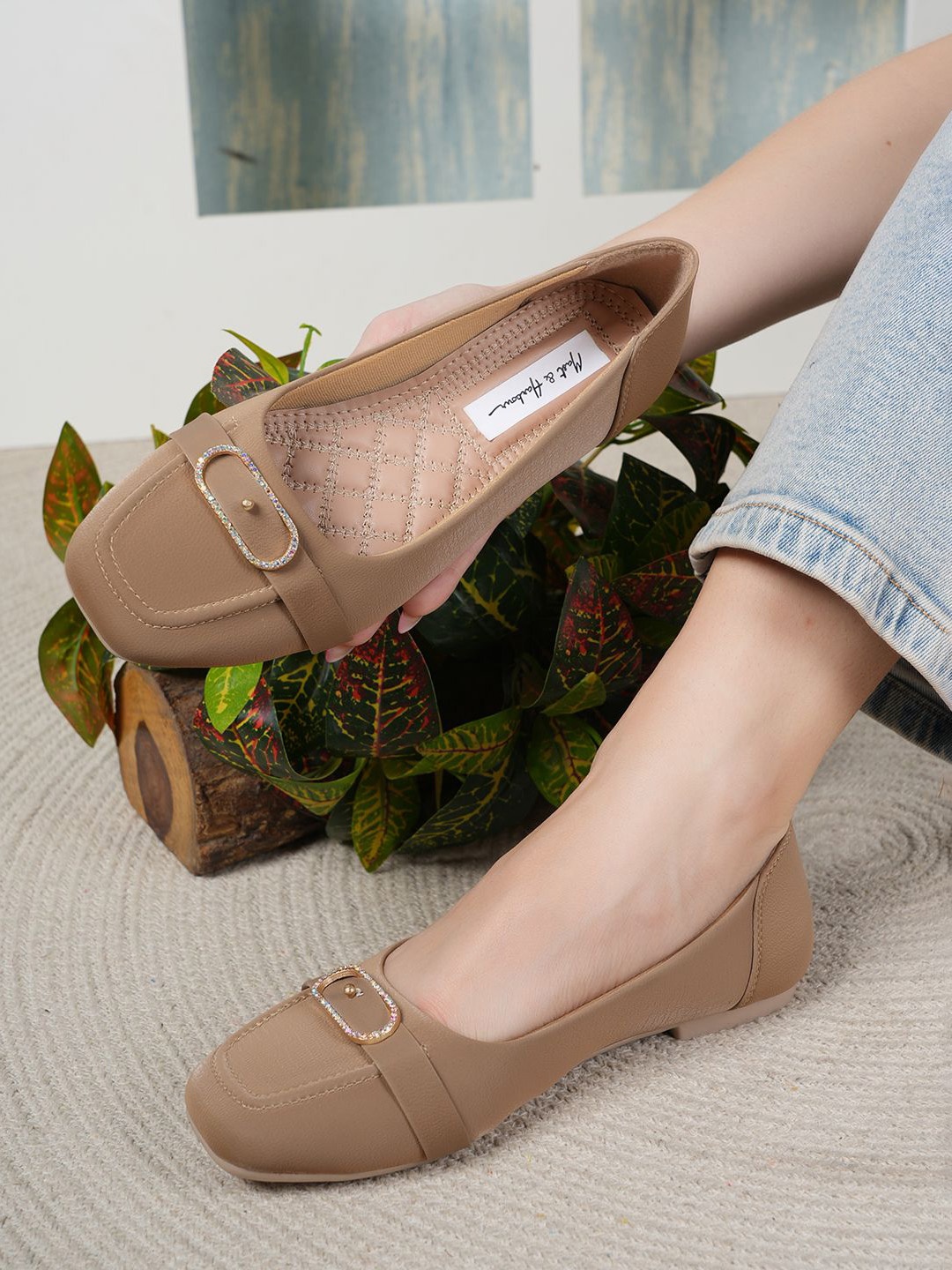 

Mast & Harbour Women Party Mojaris, Beige