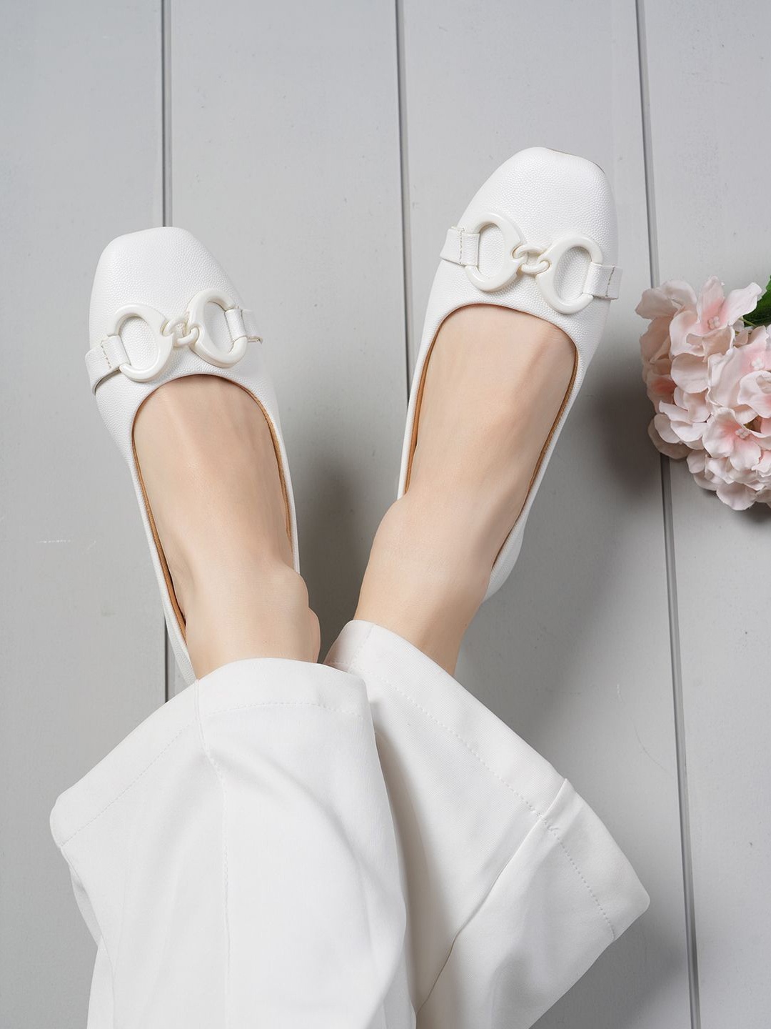 

The Roadster Lifestyle Co Women Party Mojaris, White