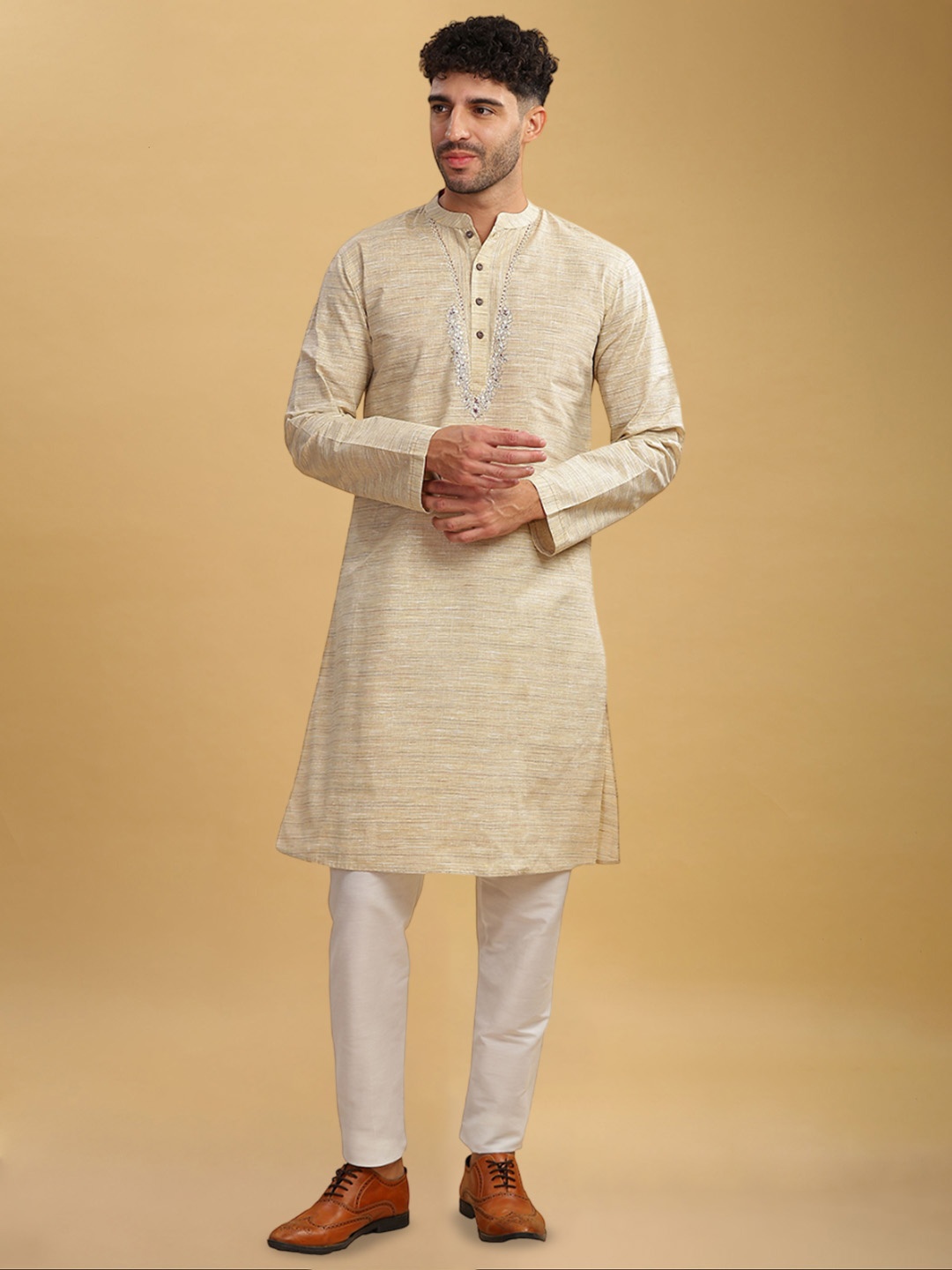 

Arch element Men Thread Work Kurta, Beige