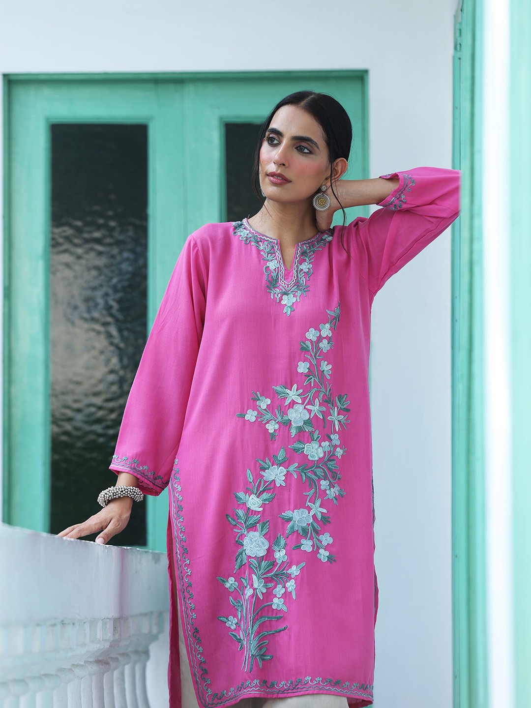 

House of Chikankari Women Floral Embroidered Kurta, Pink